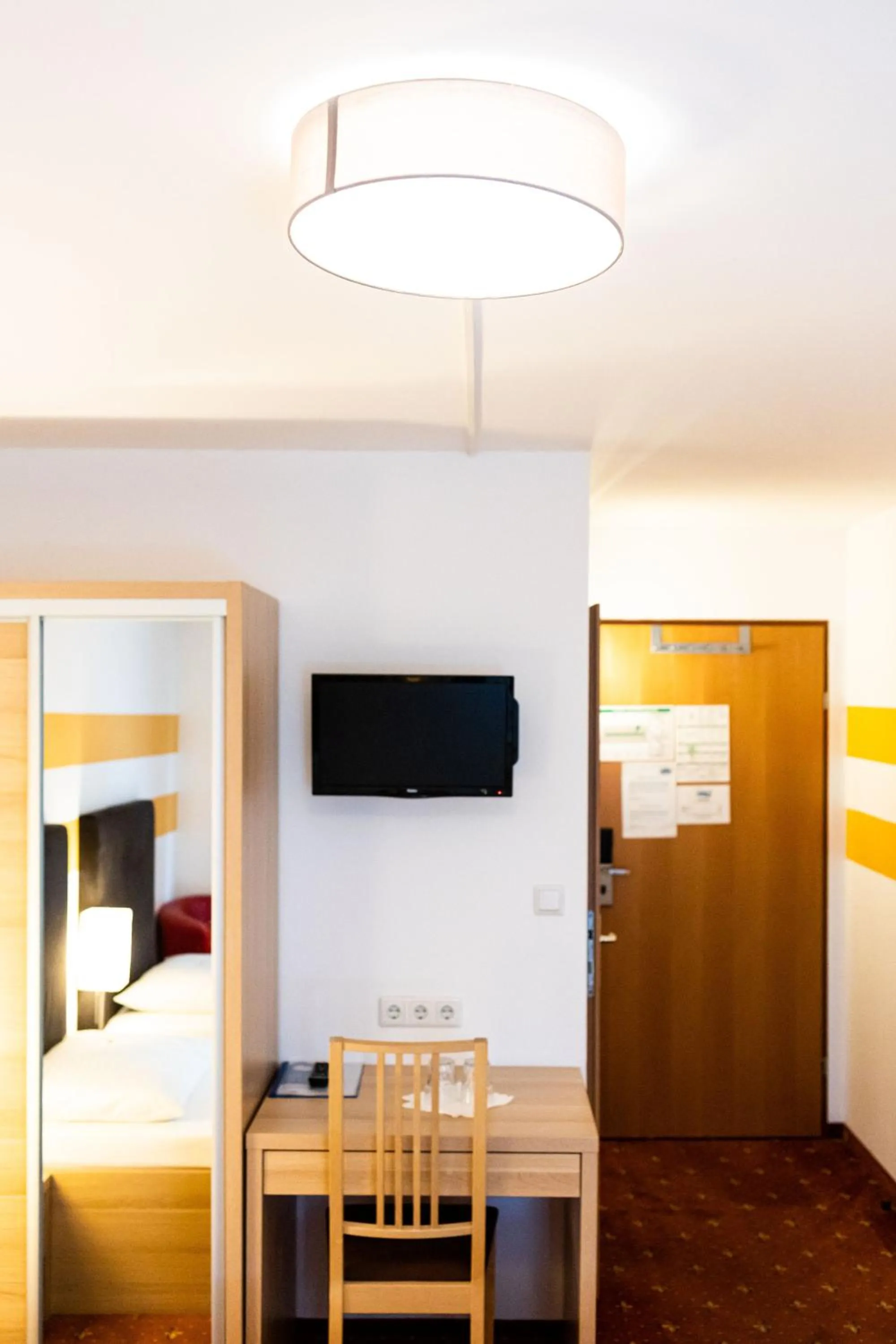 TV and multimedia, Bed in Lenas Donau Hotel