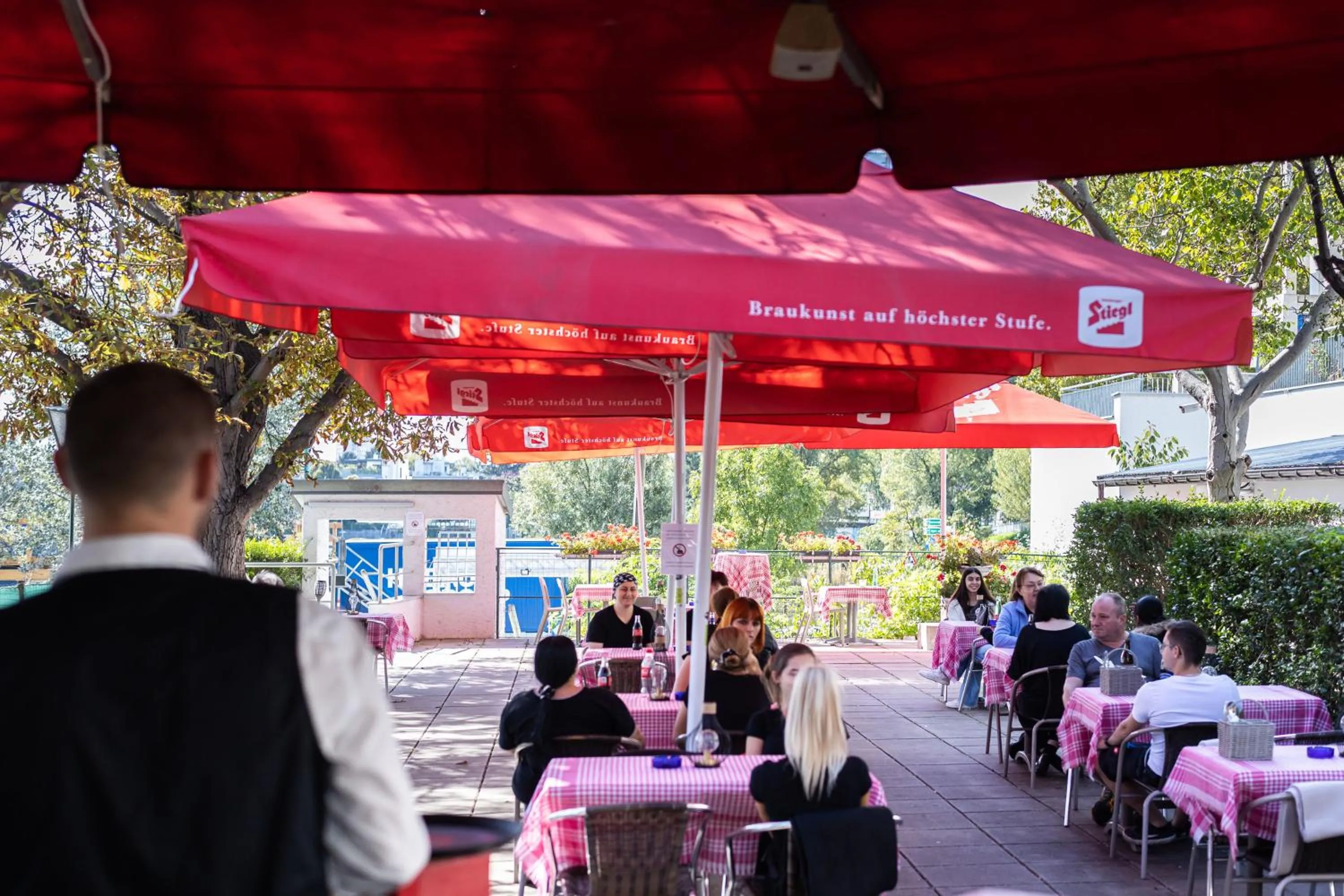 Restaurant/places to eat in Lenas Donau Hotel