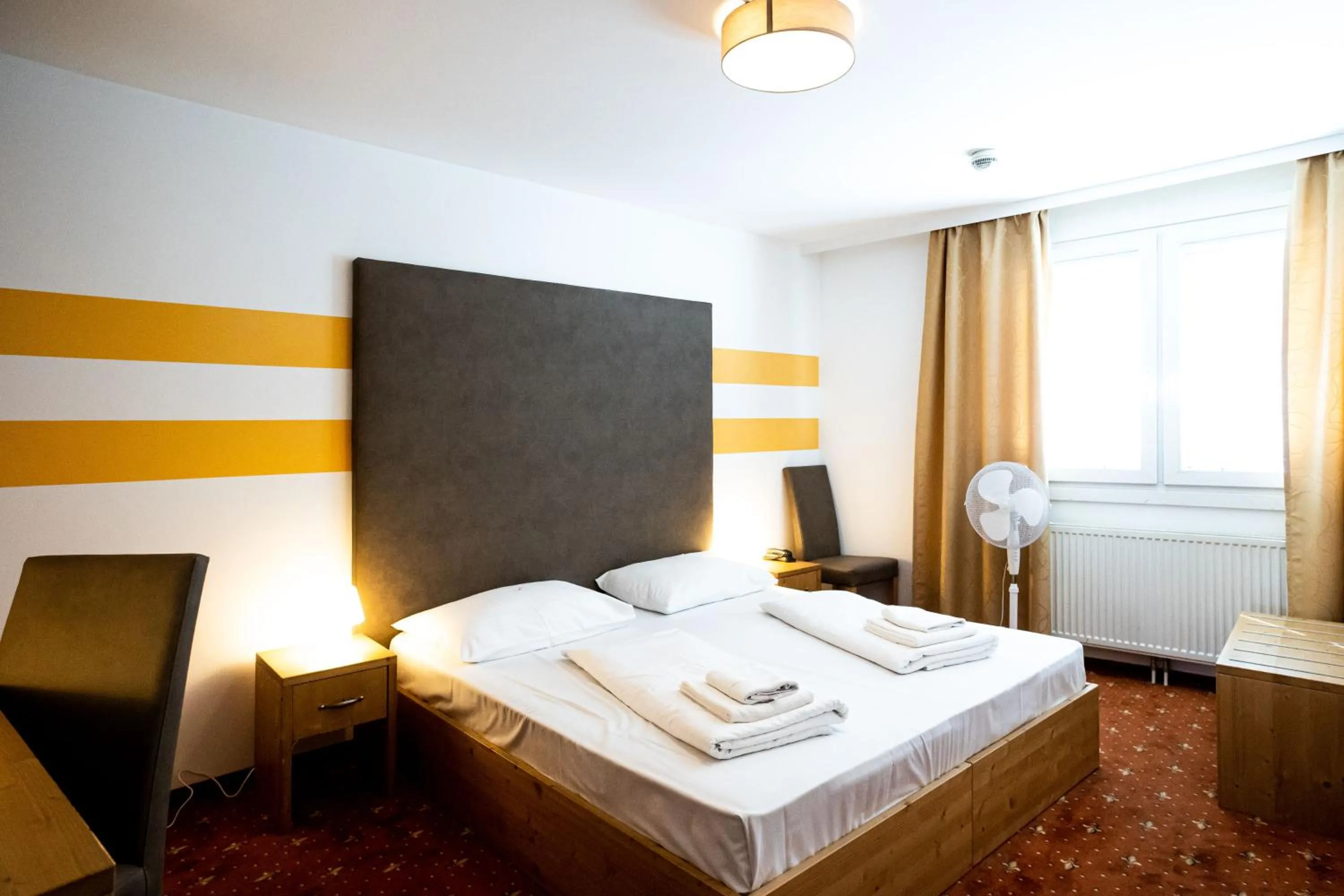 Bed in Lenas Donau Hotel