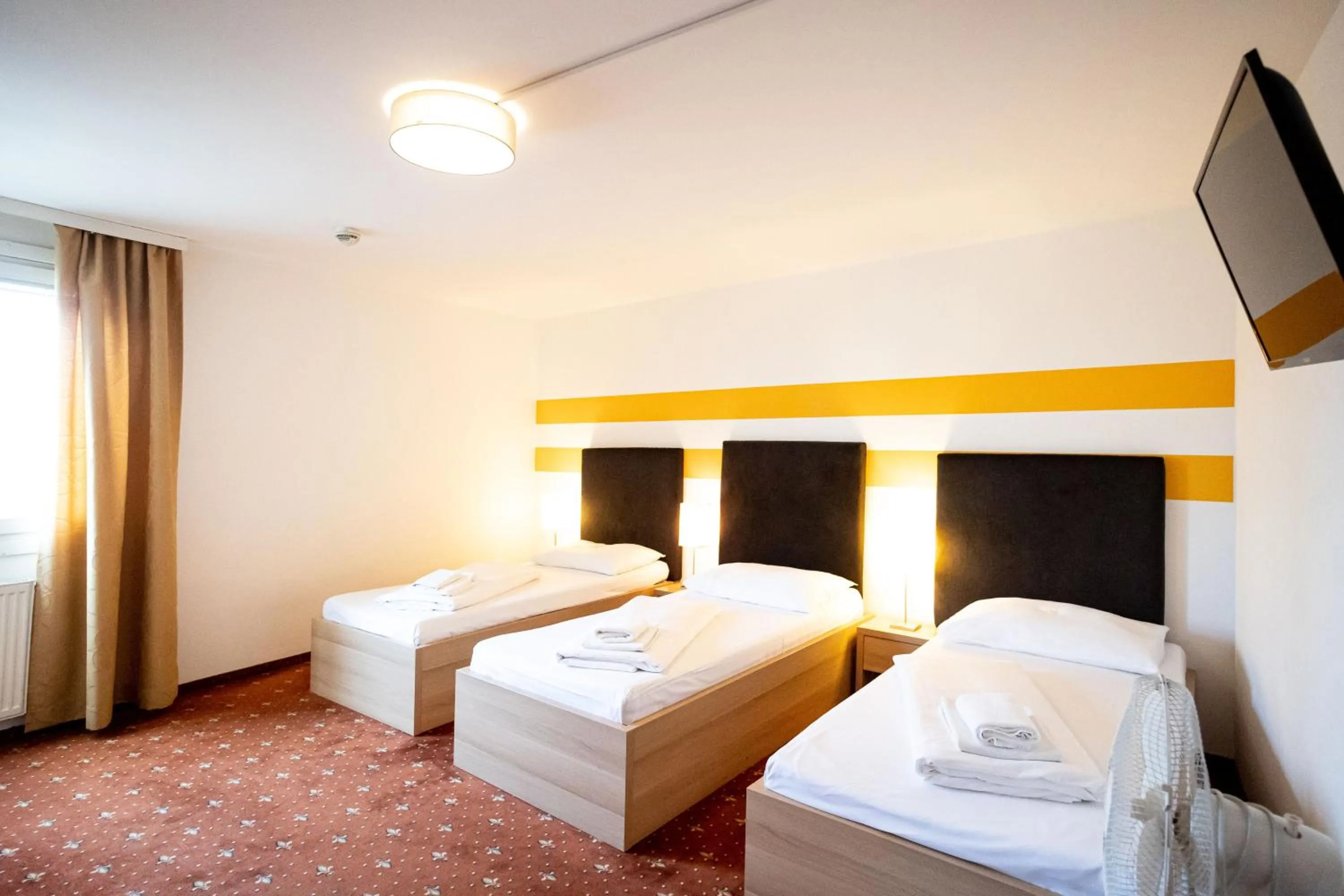 Bed in Lenas Donau Hotel