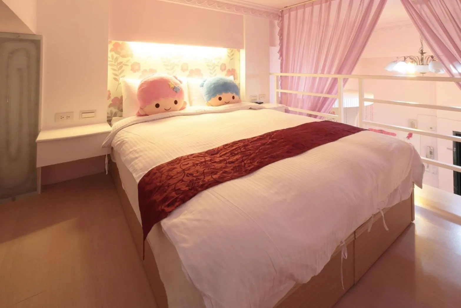 Bed in Chiuan Jia Hot Spring House