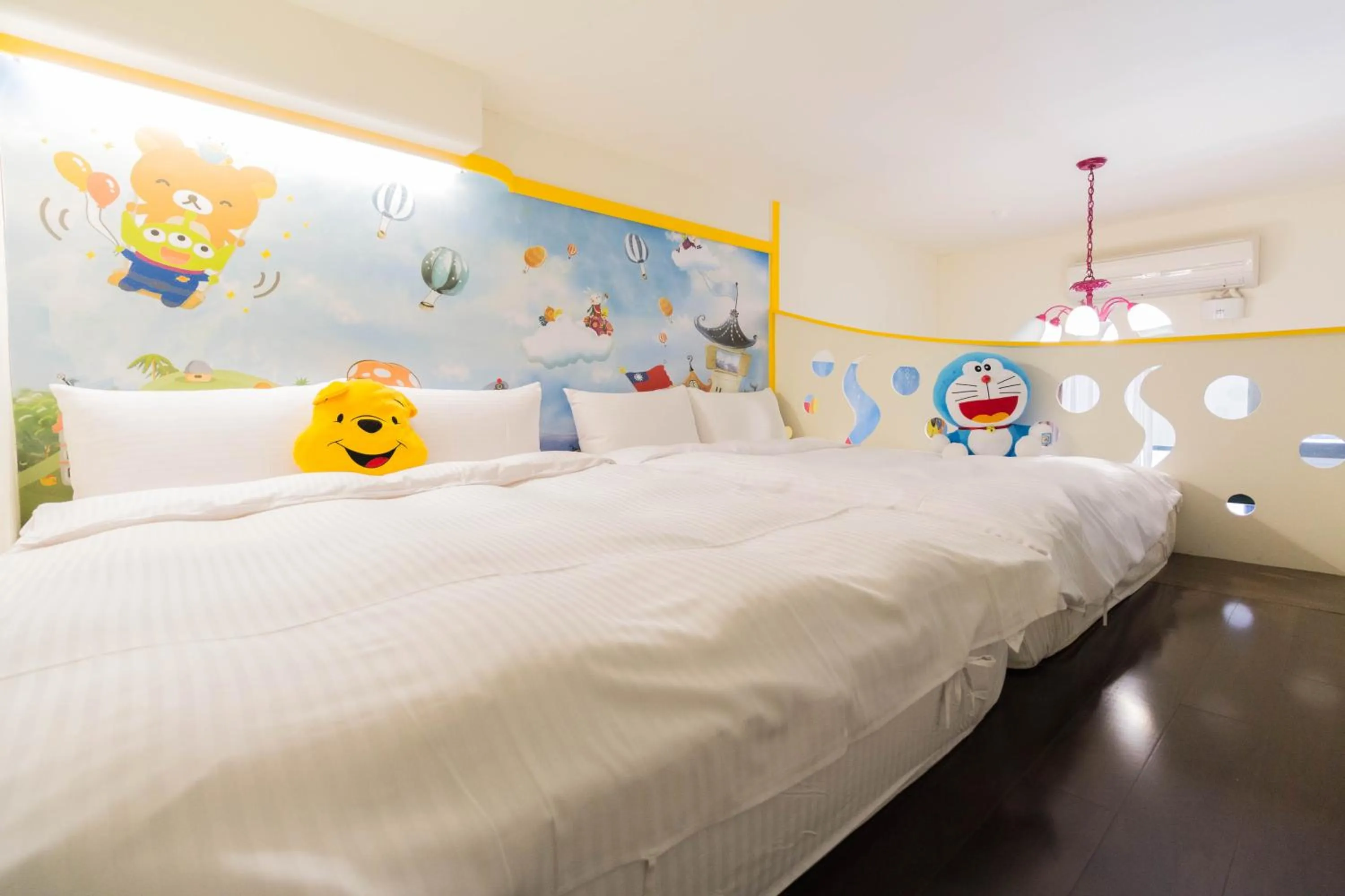 Bed in Chiuan Jia Hot Spring House