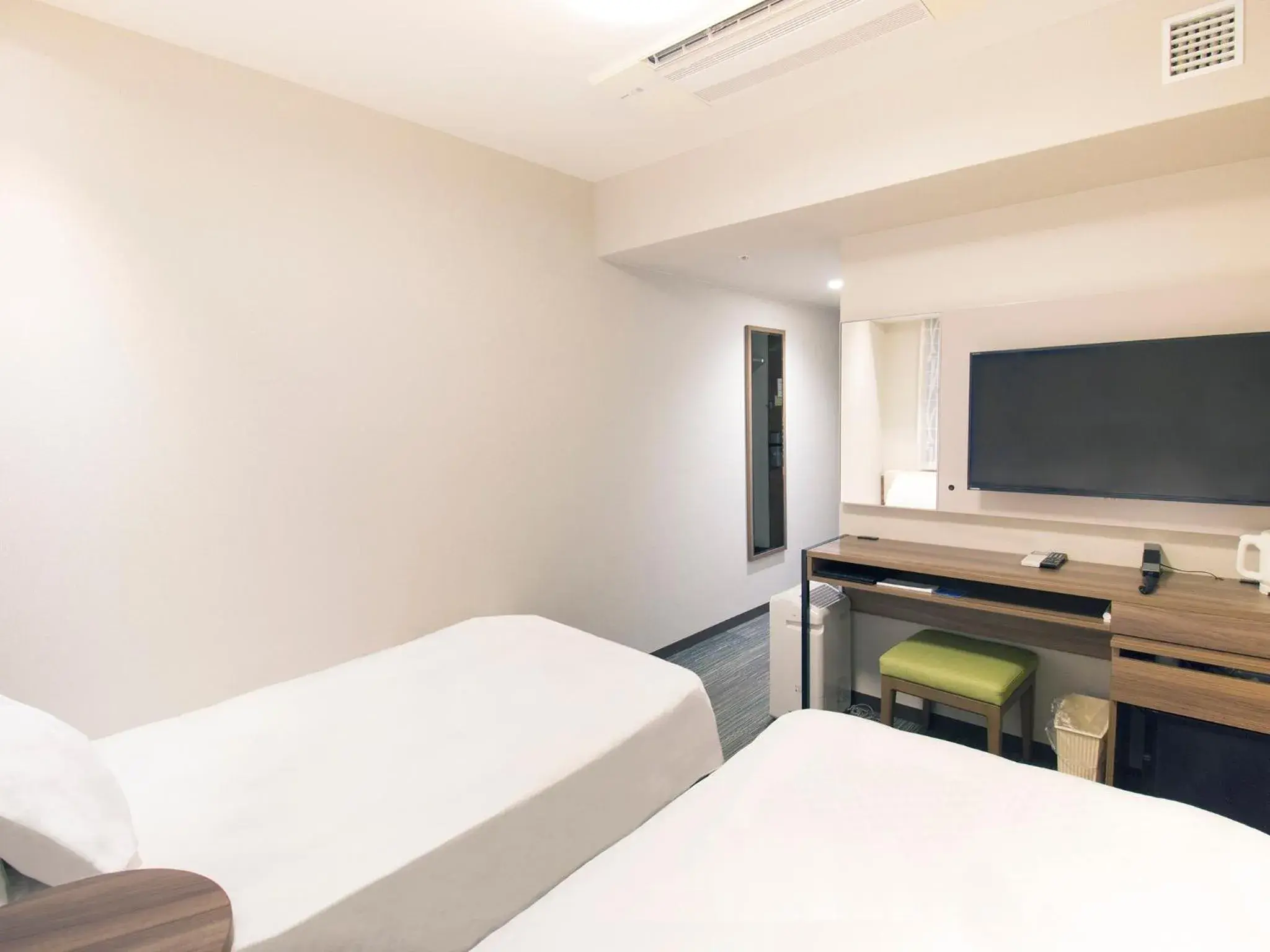 Photo of the whole room, Bed in Hearton Hotel Shinsaibashi Nagahoridouri Photo of the whole room, Bed in Hearton Hotel Shinsaibashi Nagahoridouri