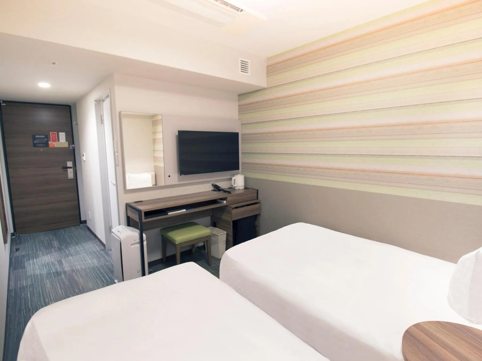 Photo of the whole room, Bed in Hearton Hotel Shinsaibashi Nagahoridouri