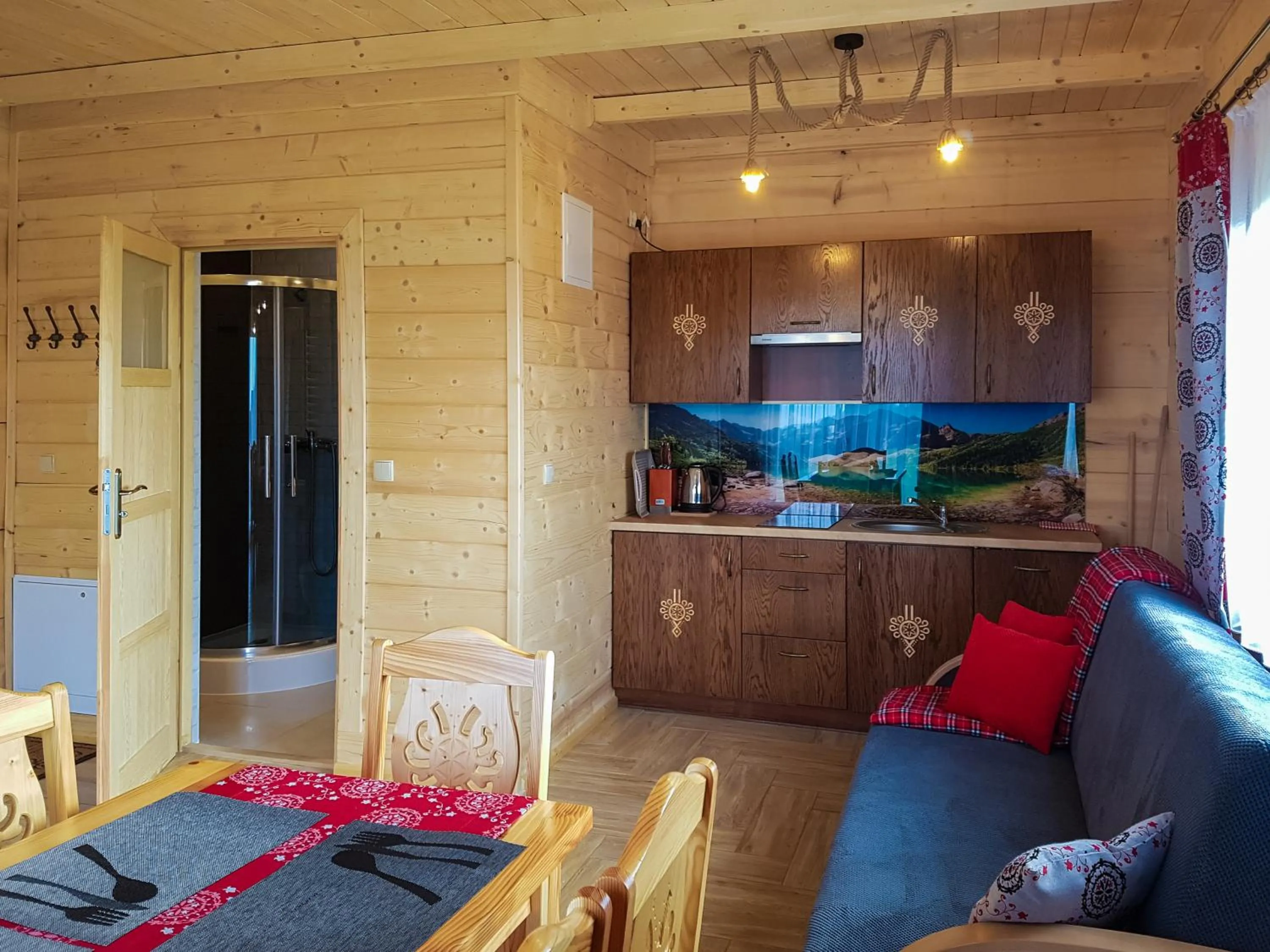 Kitchen or kitchenette in Domki Górskie Janosik, Kwicoł i Pyzdra Jacuzzi, Sauna
