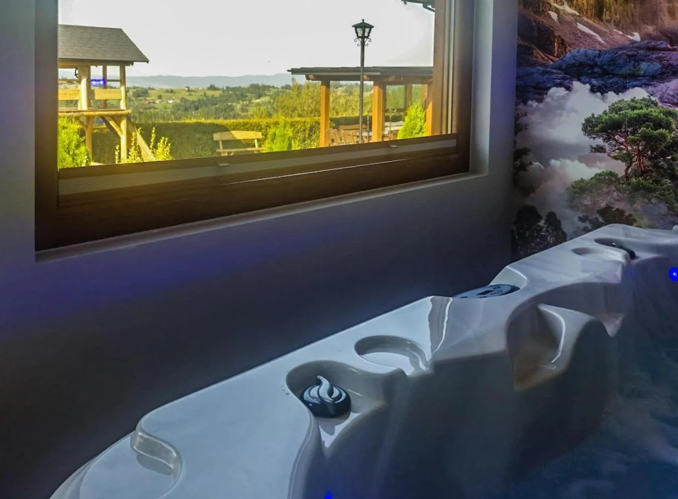 Hot Tub in Domki Górskie Janosik, Kwicoł i Pyzdra Jacuzzi, Sauna