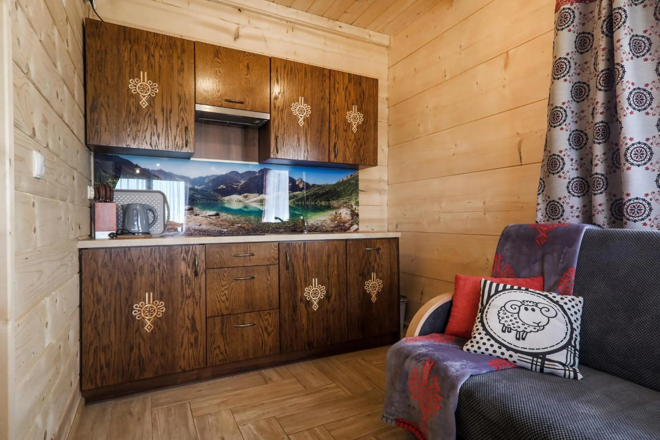 Kitchen or kitchenette in Domki Górskie Janosik, Kwicoł i Pyzdra Jacuzzi, Sauna