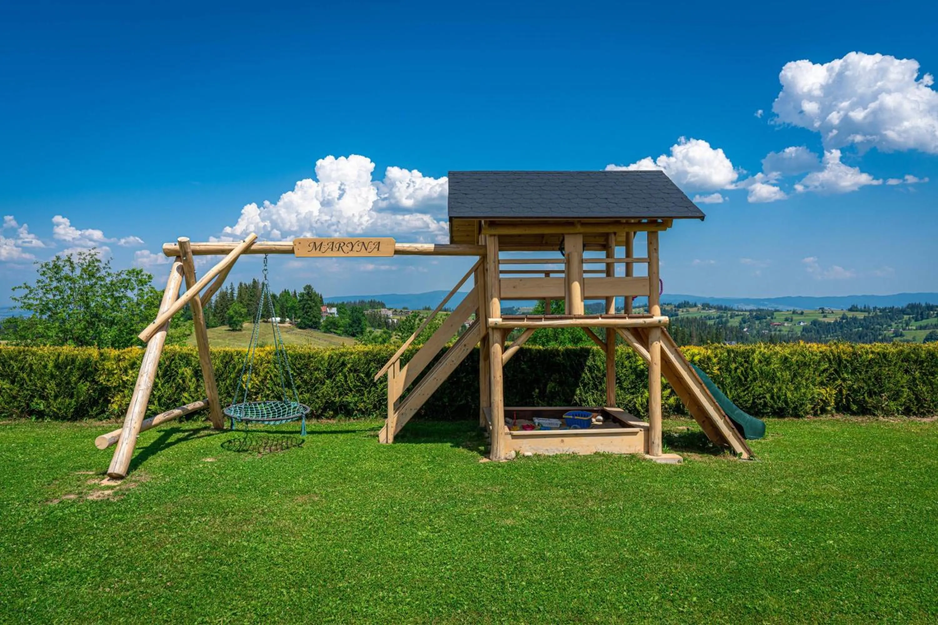 Children play ground in Domki Górskie Janosik, Kwicoł i Pyzdra Jacuzzi, Sauna