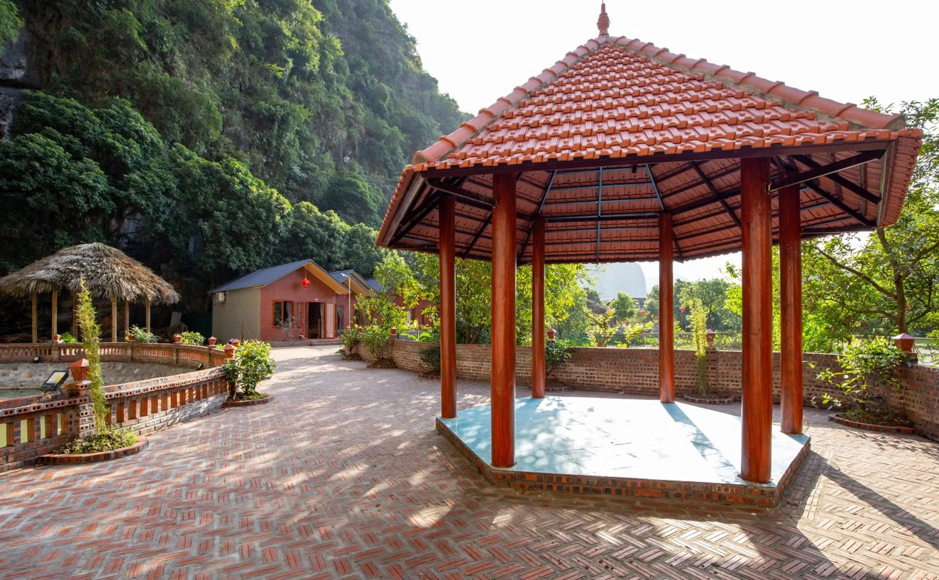 Spring in Trang An River View Homestay