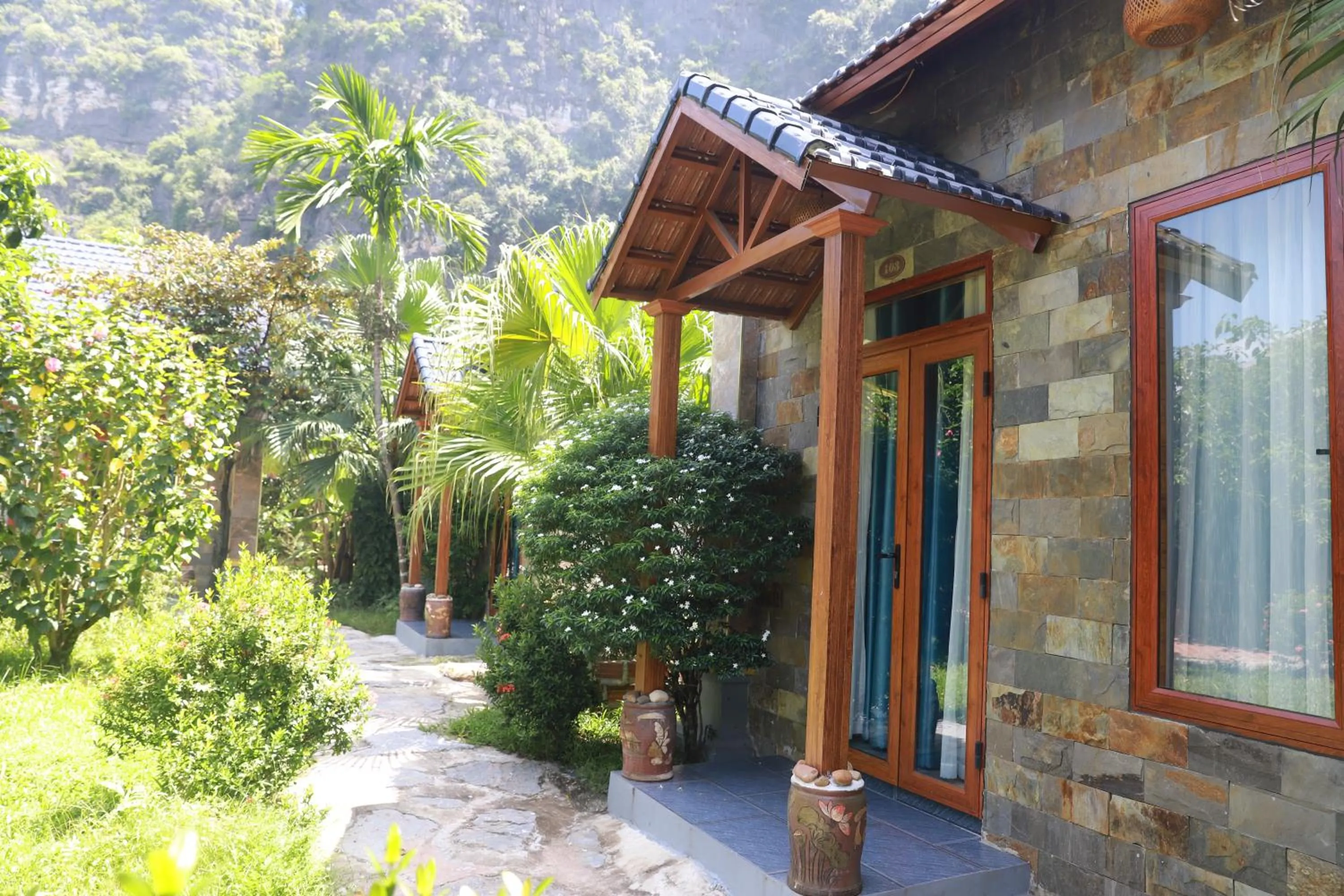 Day in Trang An River View Homestay