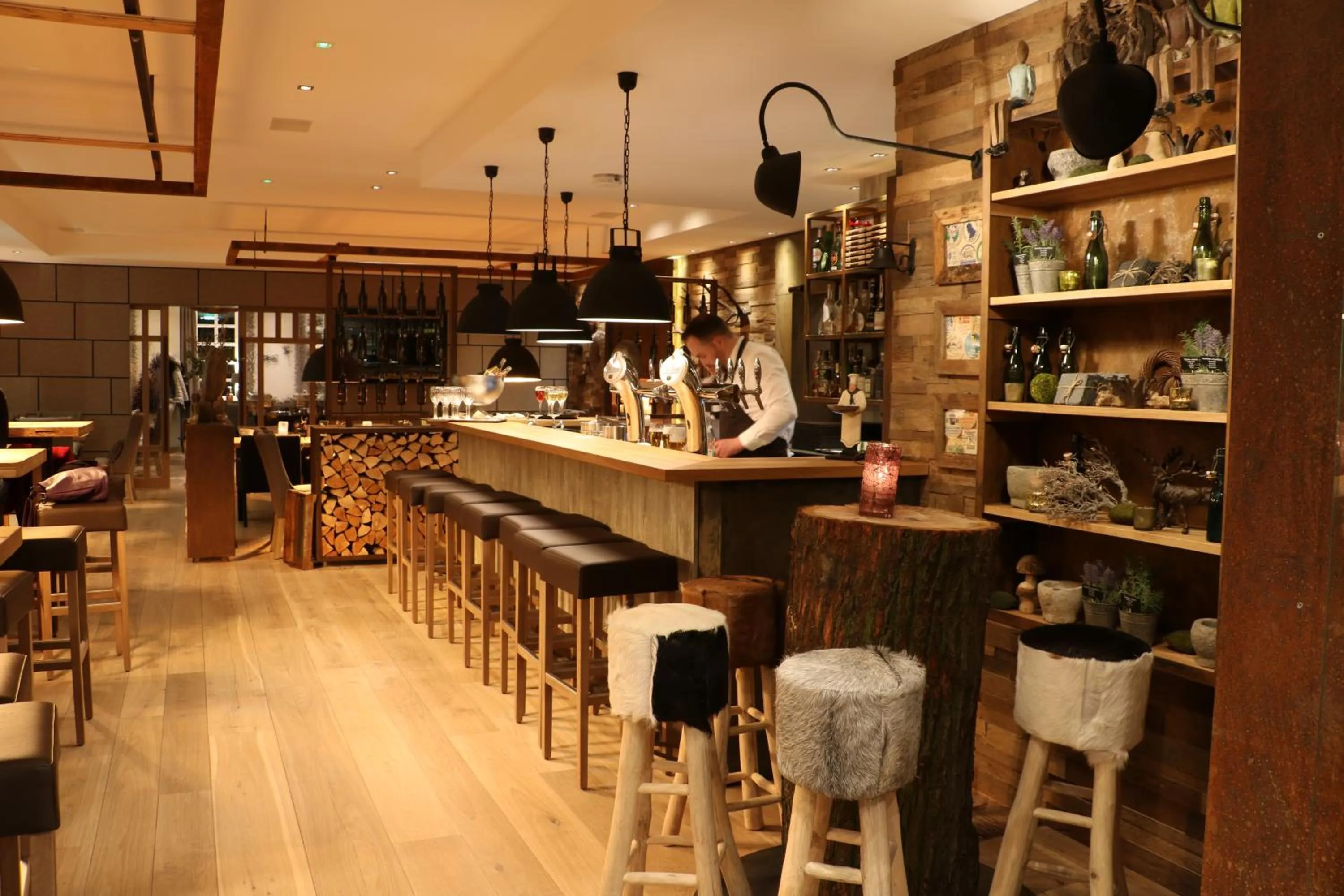 Restaurant/places to eat in Wellings Parkhotel