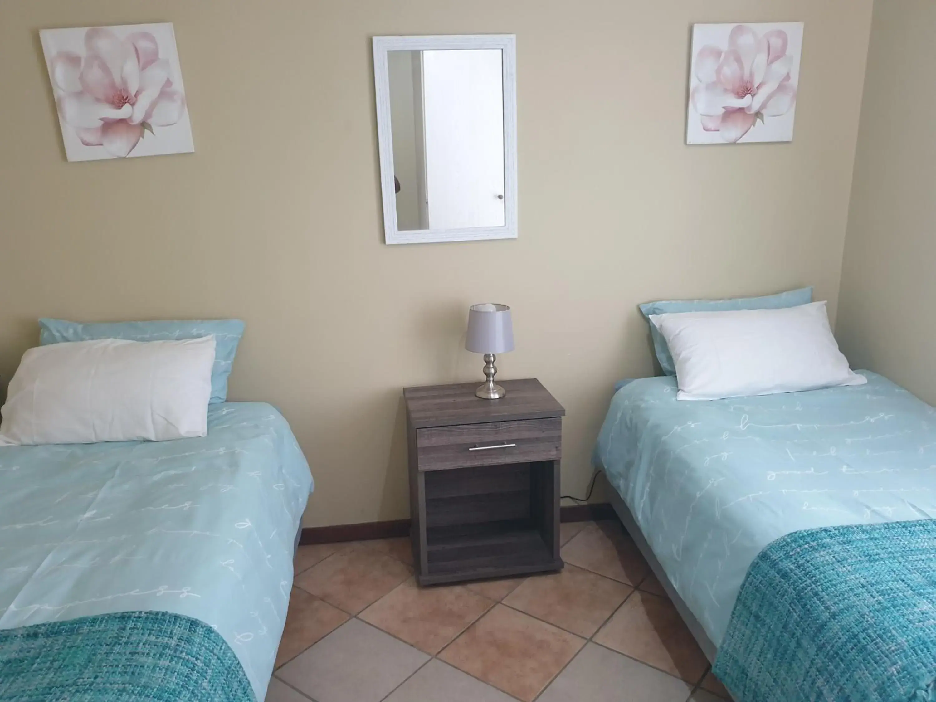 Two-Bedroom Apartment with Balcony - single occupancy in Clearwater Self catering Apartments No Loadshedding Two-Bedroom Apartment with Balcony - single occupancy in Clearwater Self catering Apartments No Loadshedding