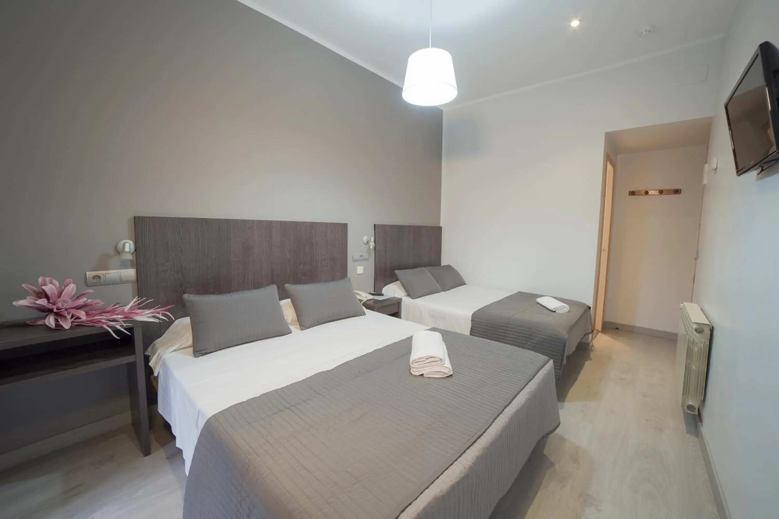 Photo of the whole room, Bed in Ciudad Condal Hostal - Paseo de Gracia Photo of the whole room, Bed in Ciudad Condal Hostal - Paseo de Gracia