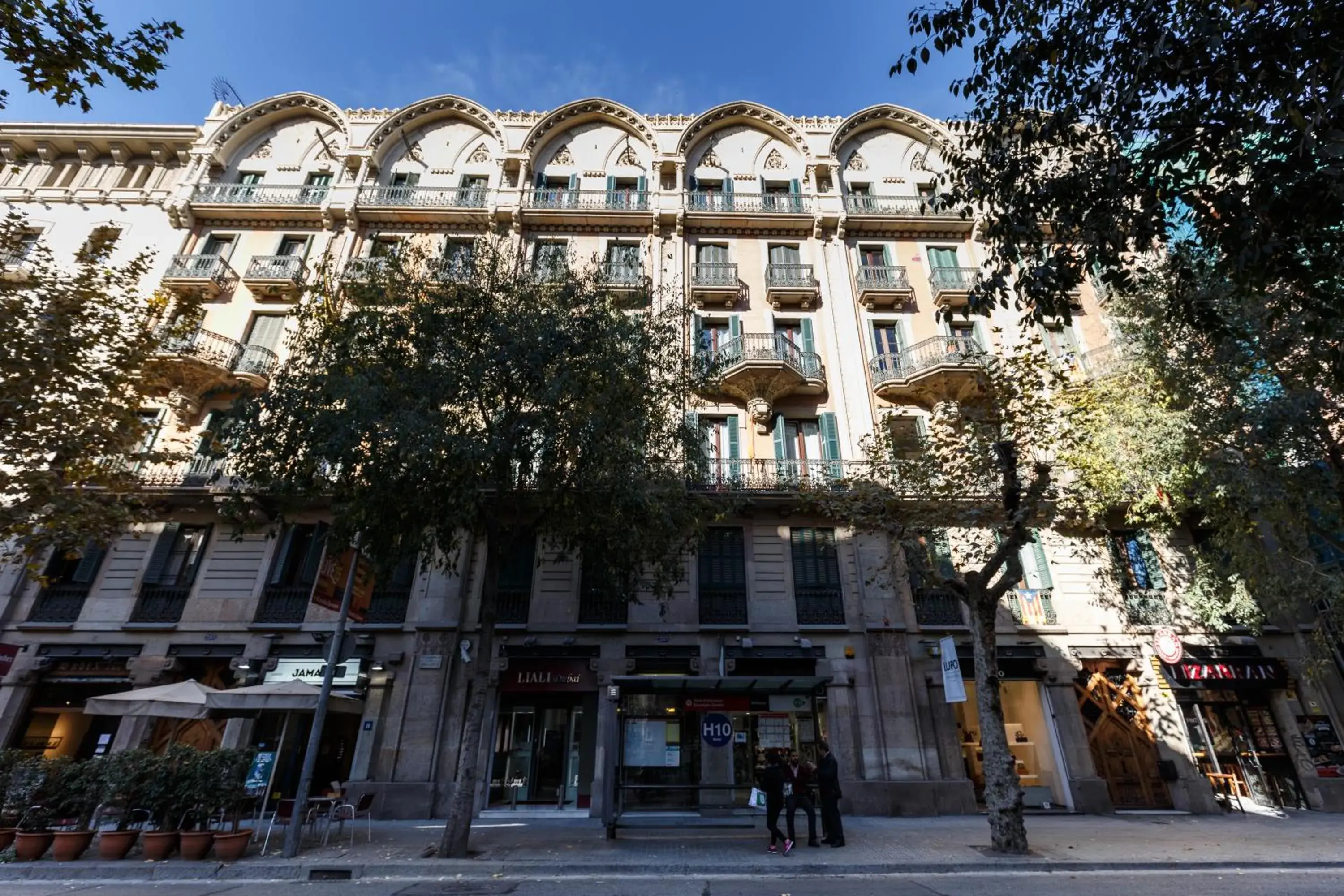 Property building in Ciudad Condal Hostal - Paseo de Gracia Property building in Ciudad Condal Hostal - Paseo de Gracia