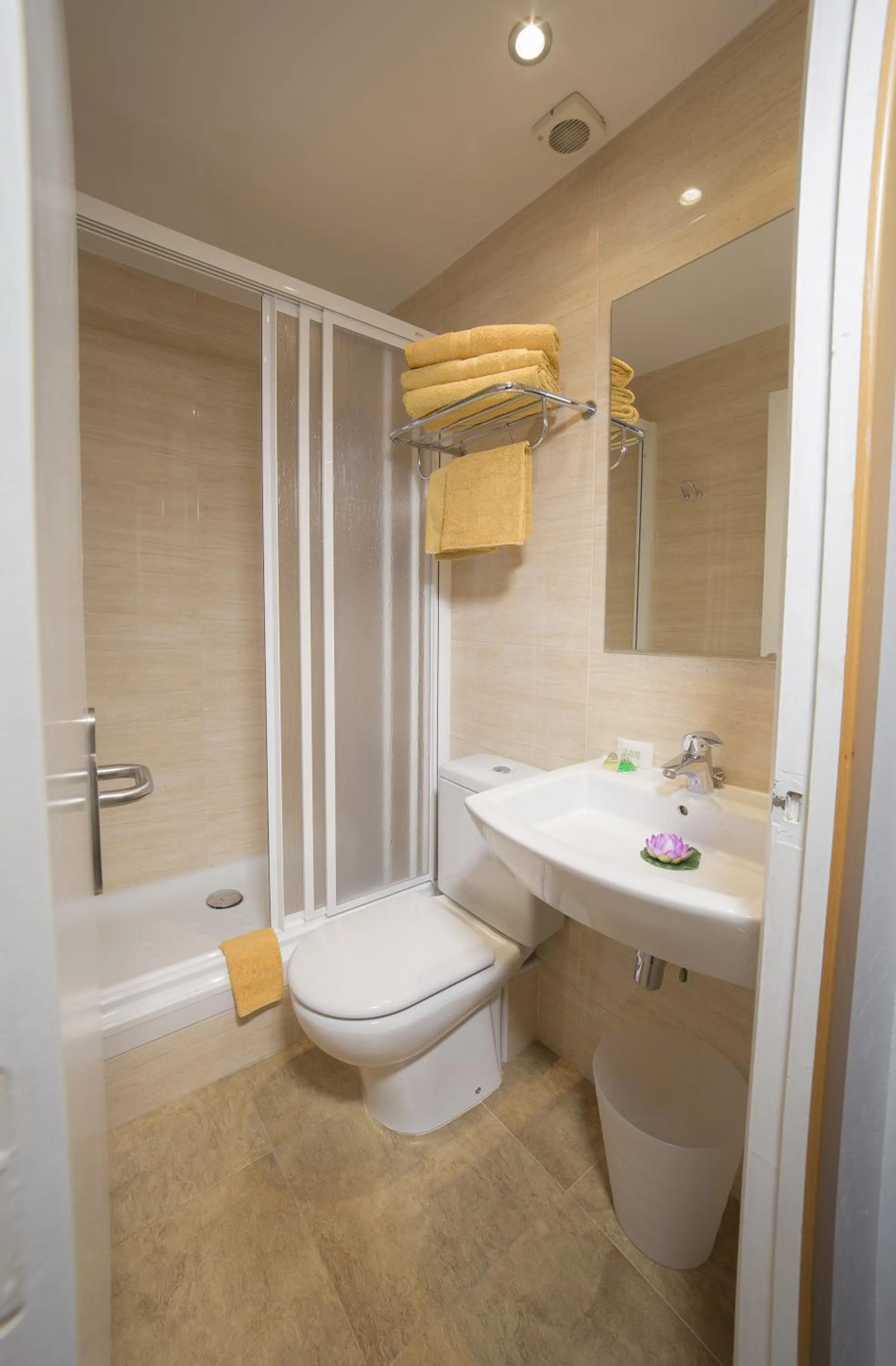 Bathroom in Ciudad Condal Hostal - Paseo de Gracia