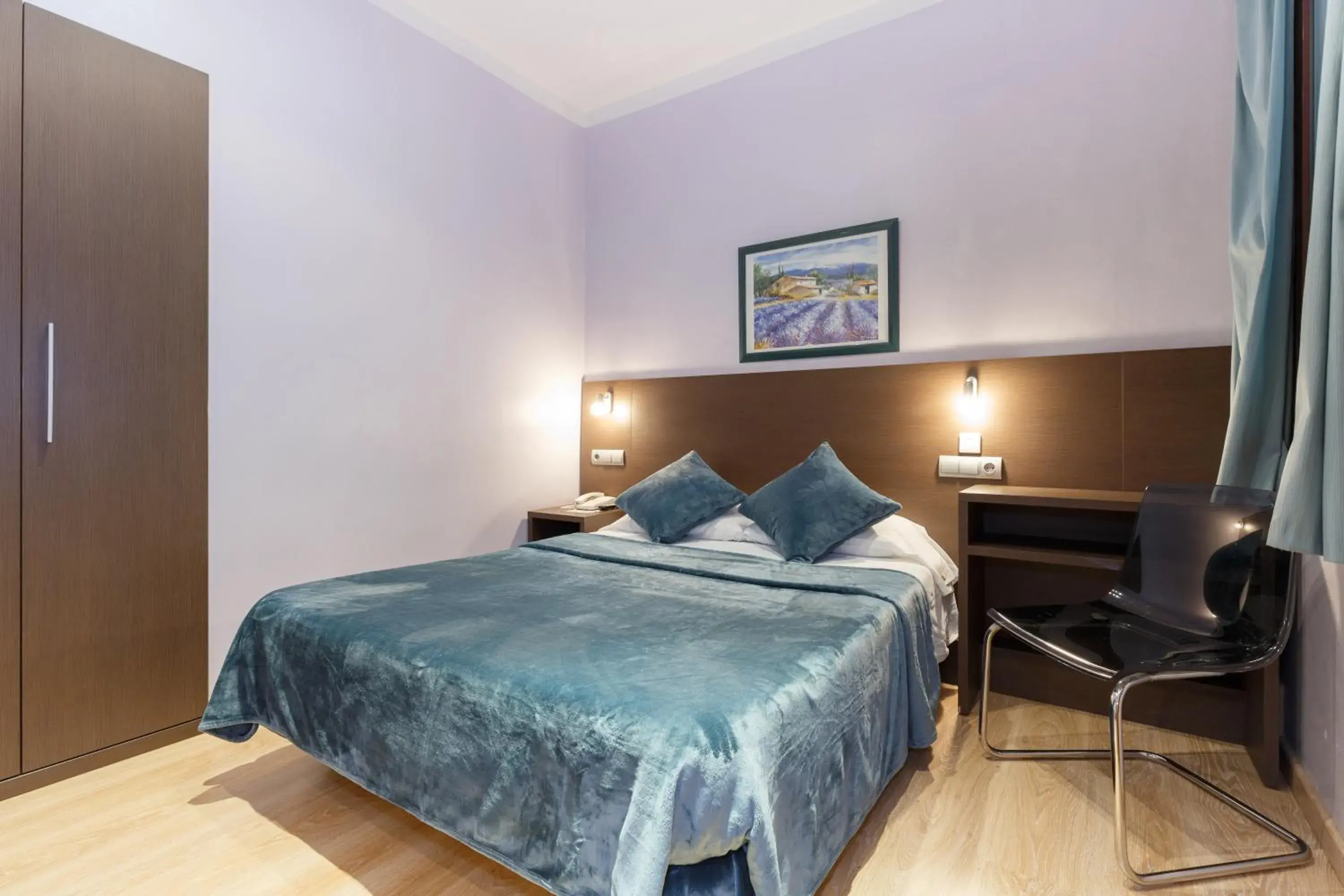 Photo of the whole room, Bed in Ciudad Condal Hostal - Paseo de Gracia Photo of the whole room, Bed in Ciudad Condal Hostal - Paseo de Gracia