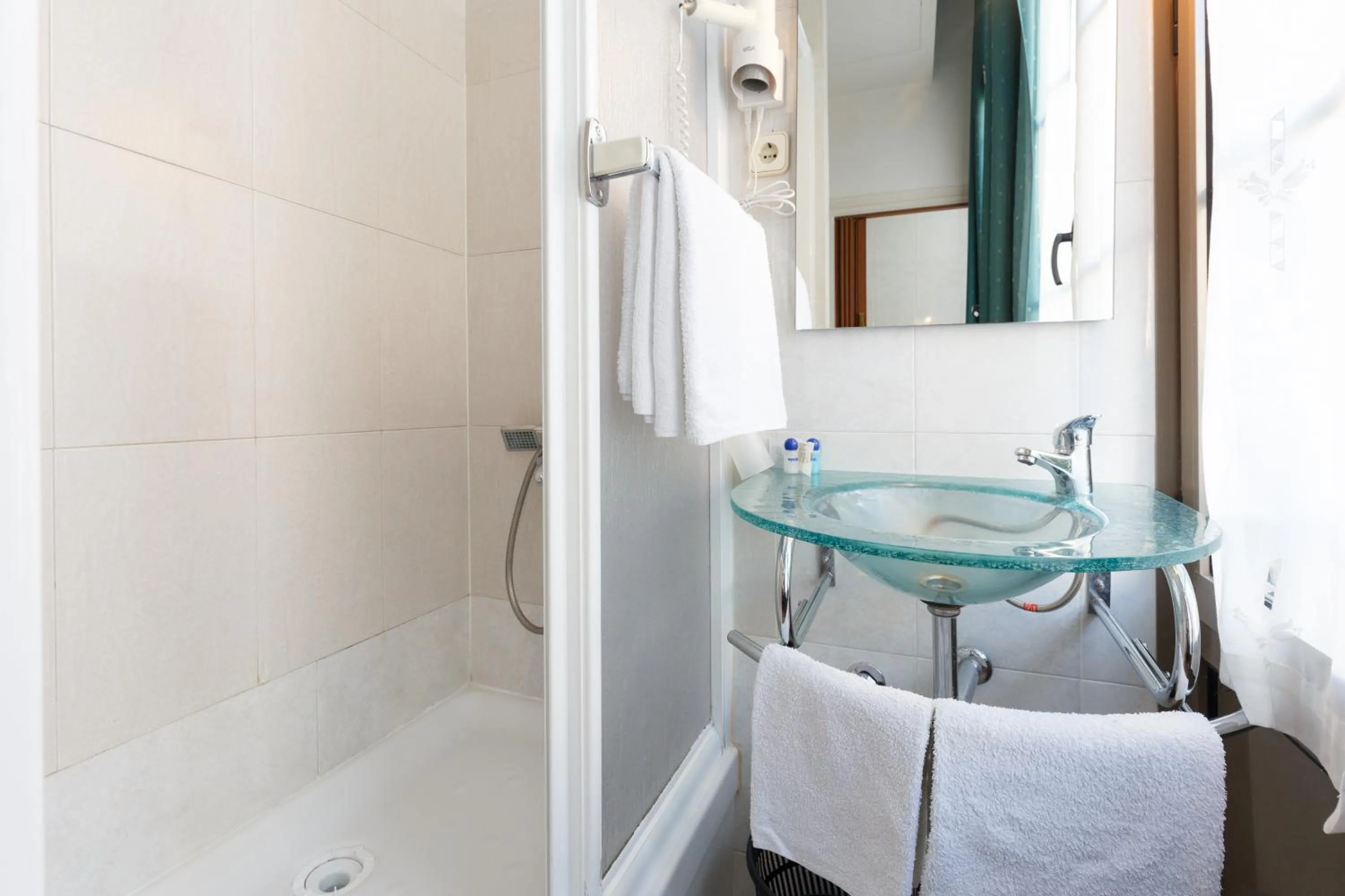 Bathroom in Ciudad Condal Hostal - Paseo de Gracia