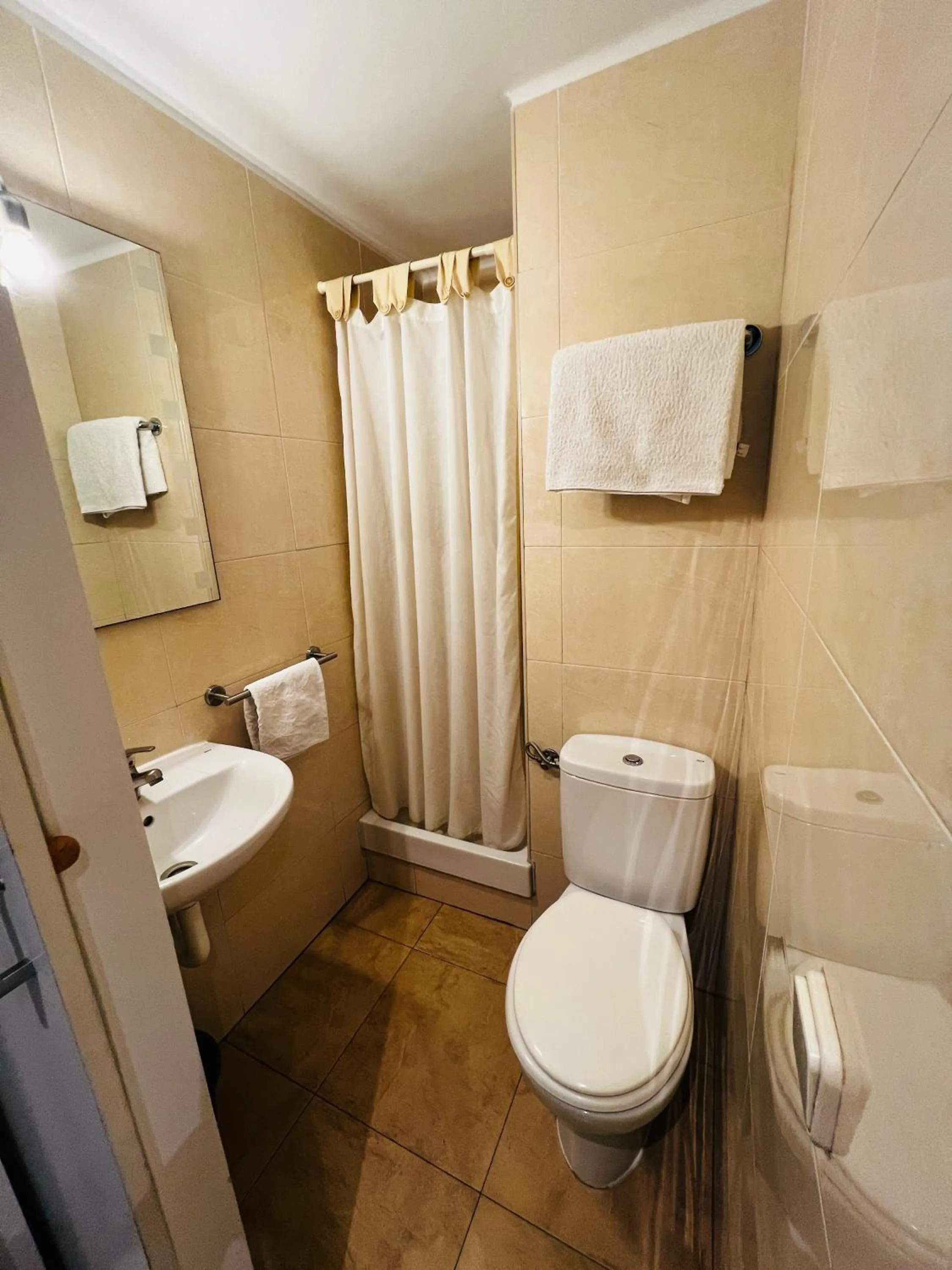 Bathroom in Ciudad Condal Hostal - Paseo de Gracia