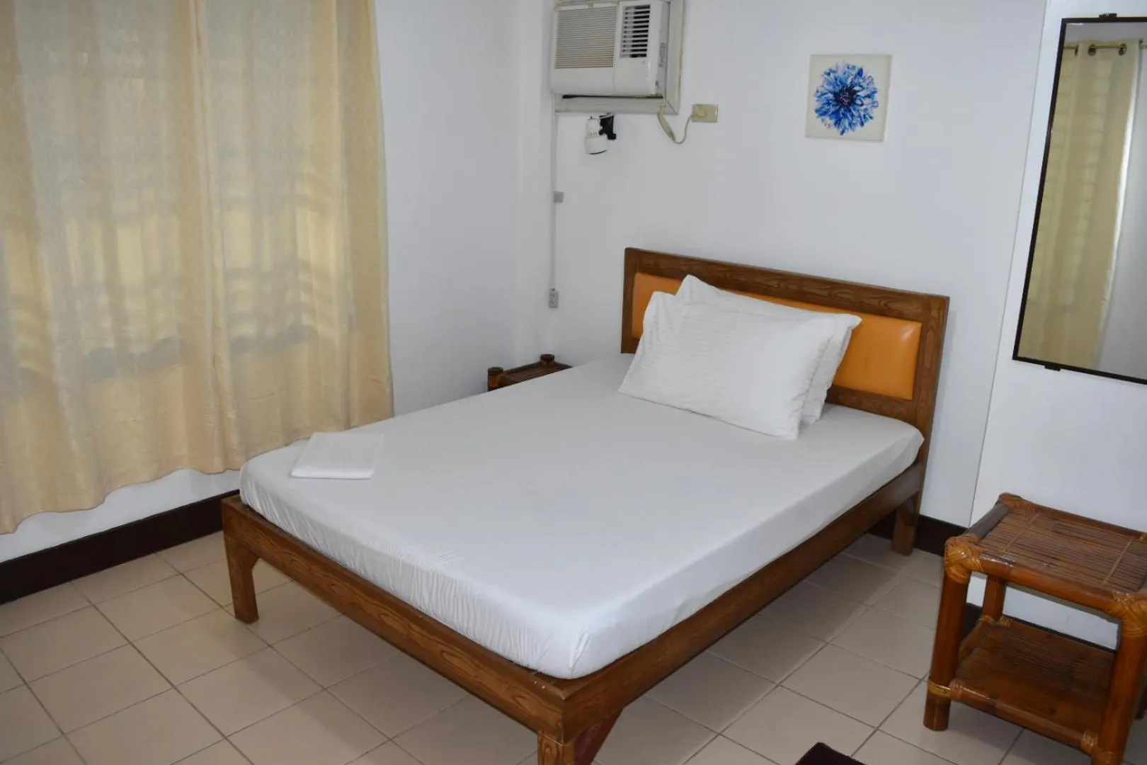 Bed in Roy's Rendezvous Boracay