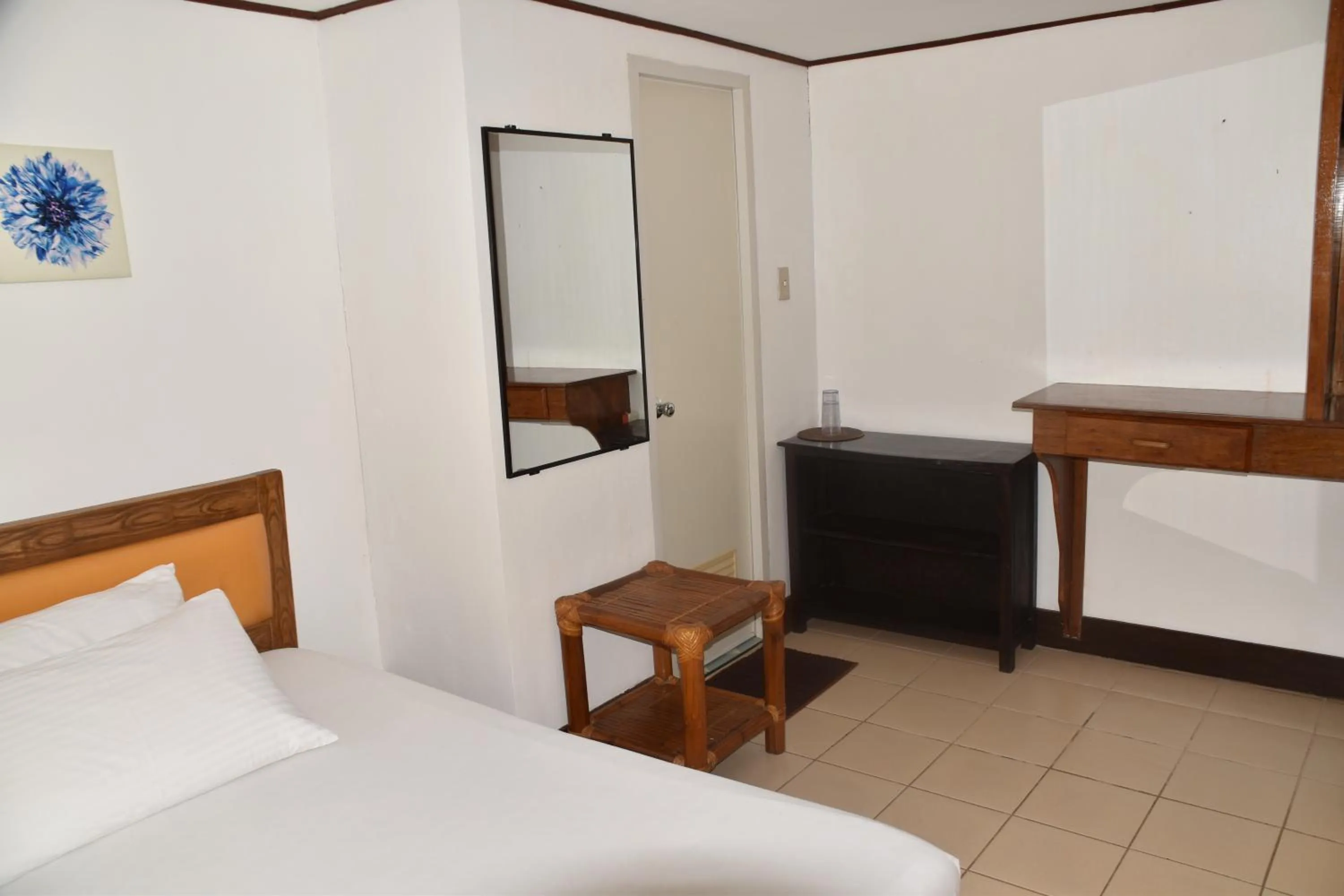 Bed in Roy's Rendezvous Boracay