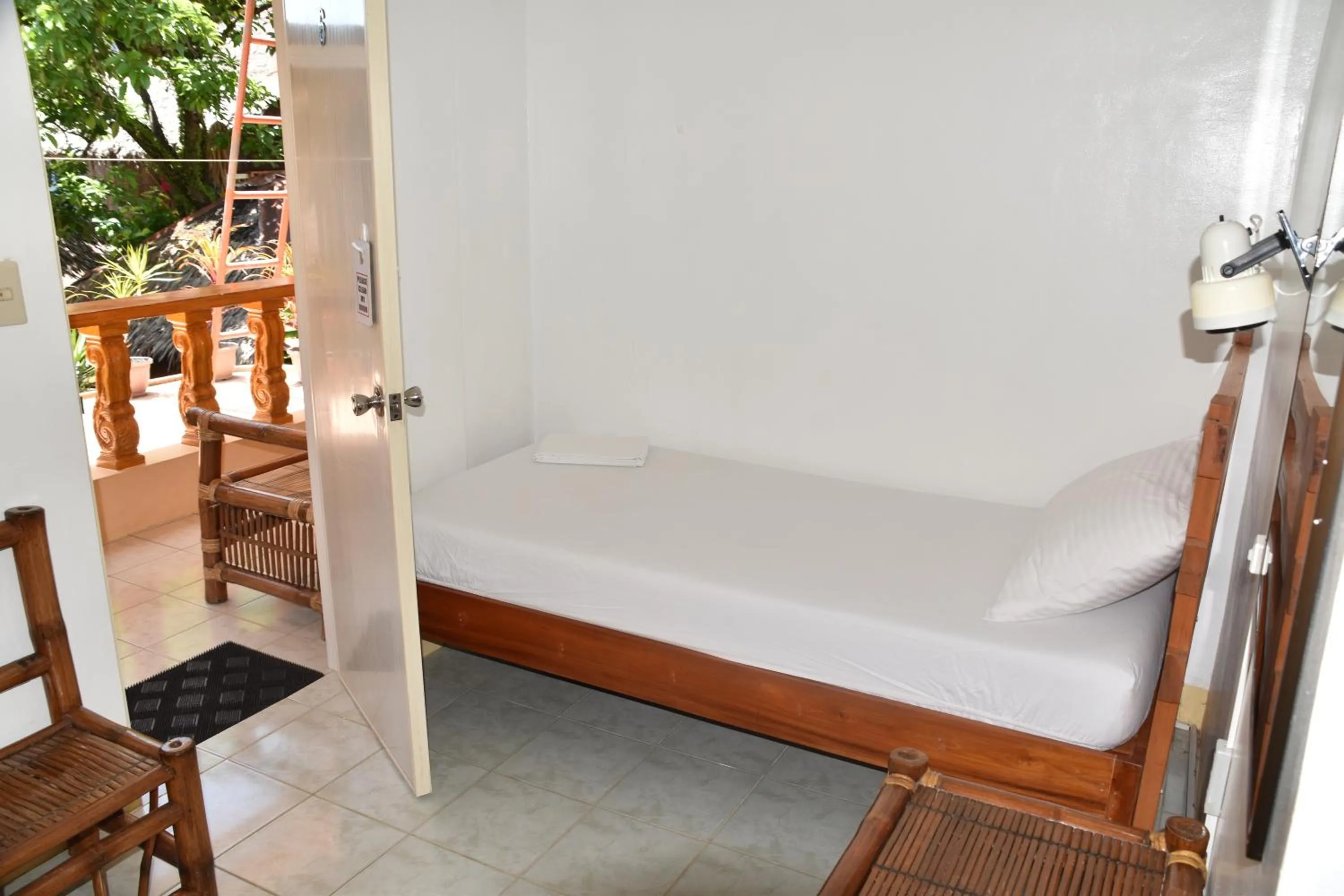 Bed in Roy's Rendezvous Boracay