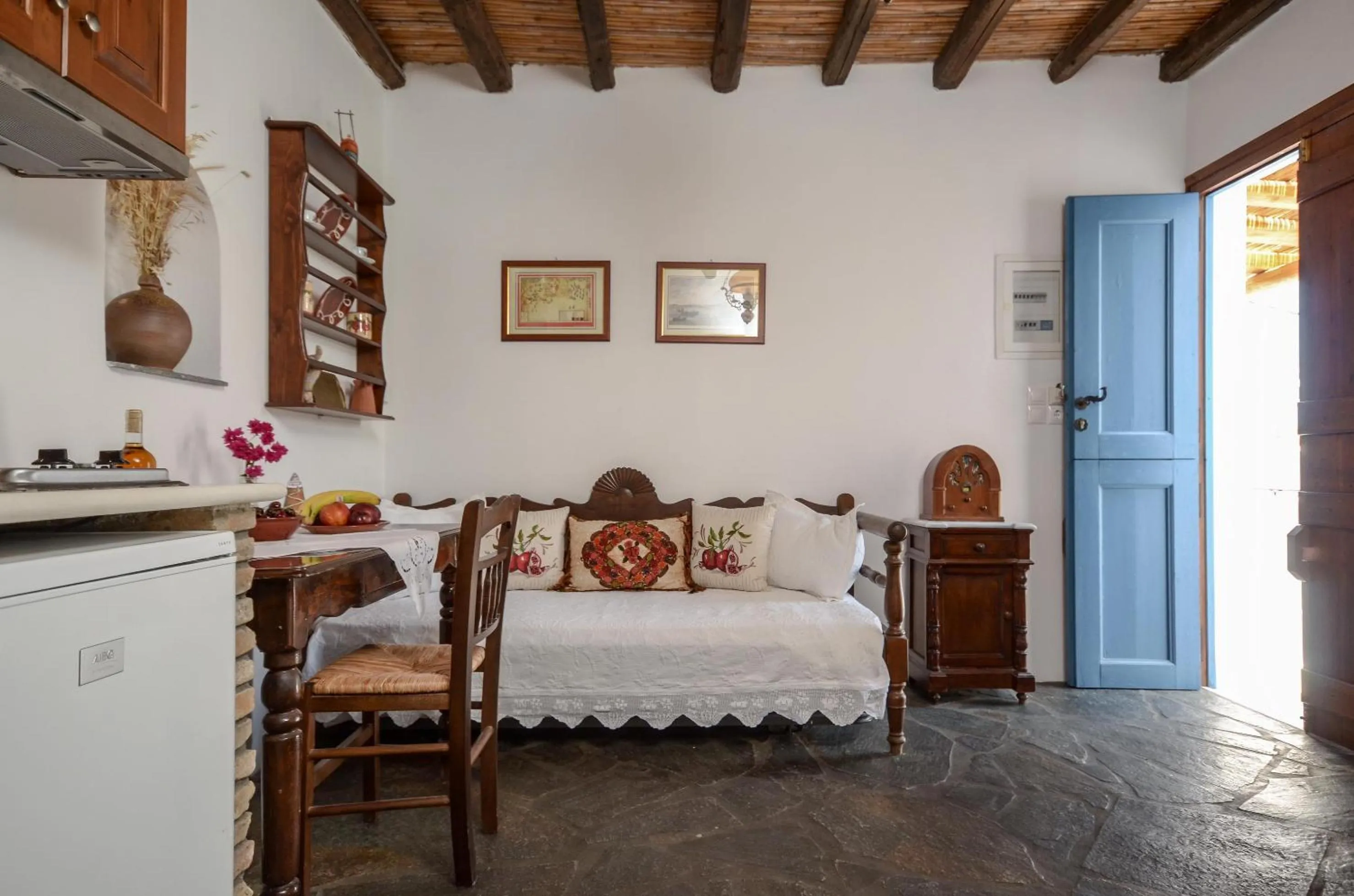 Seating area in Naxos Filoxenia Hotel