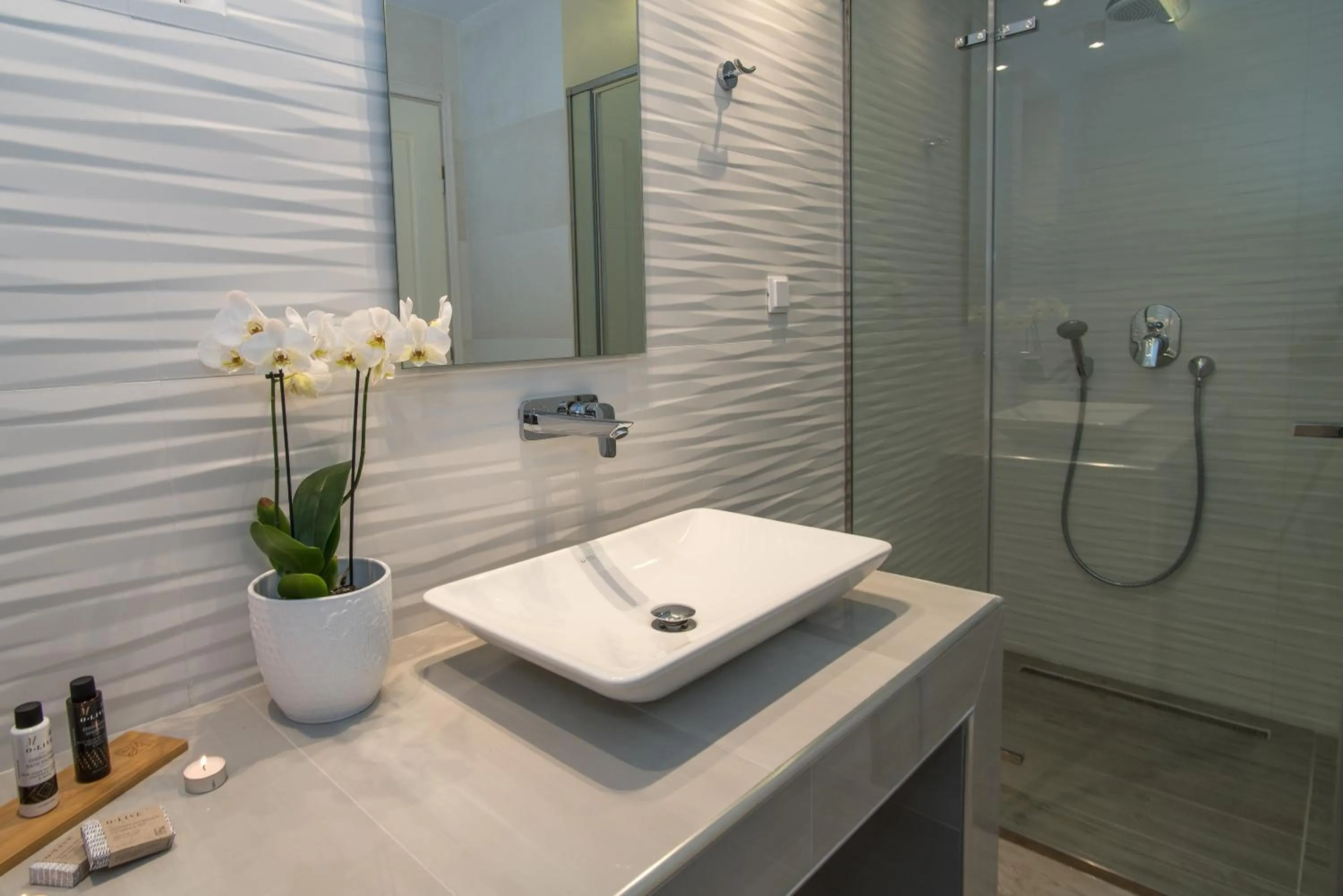 Shower in Edelweiss Hotel