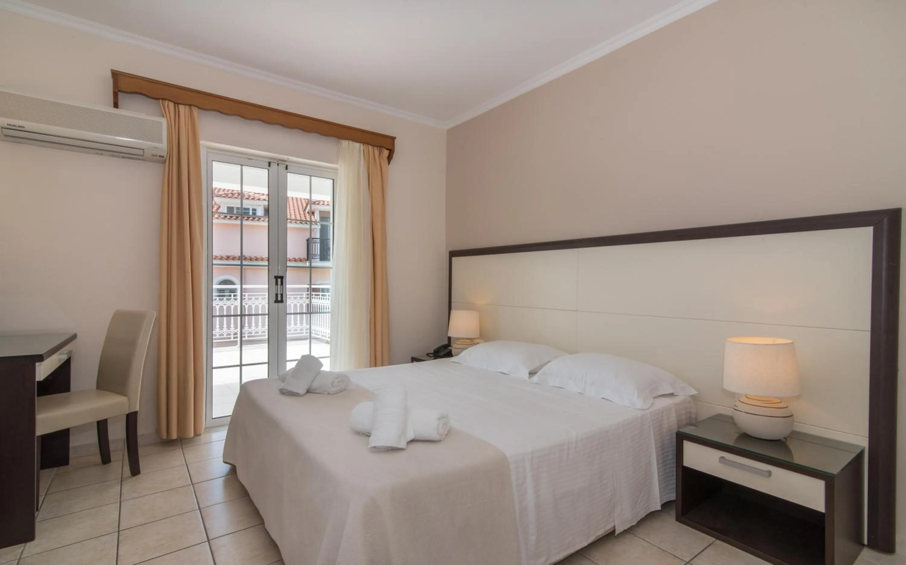 Bed in Edelweiss Hotel