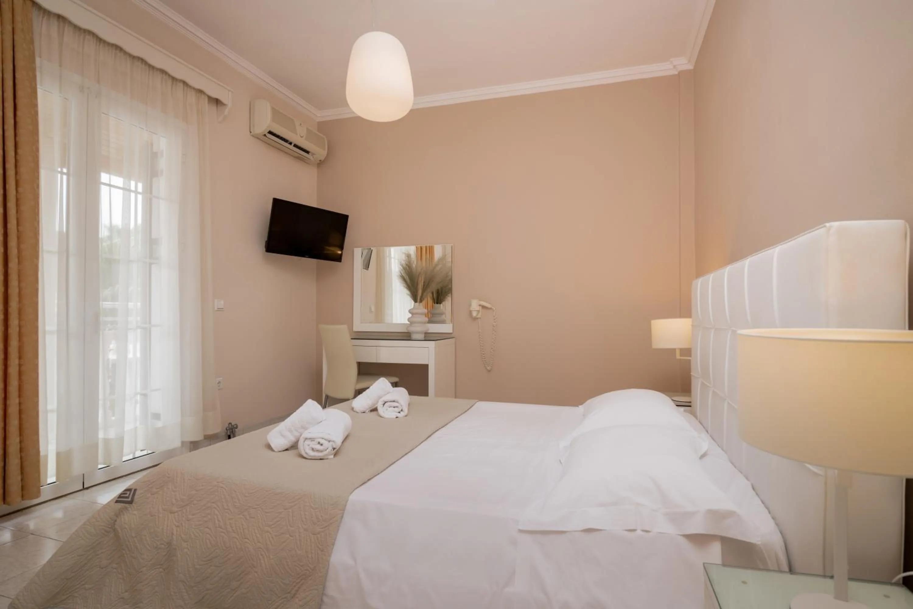 Bedroom, Bed in Edelweiss Hotel