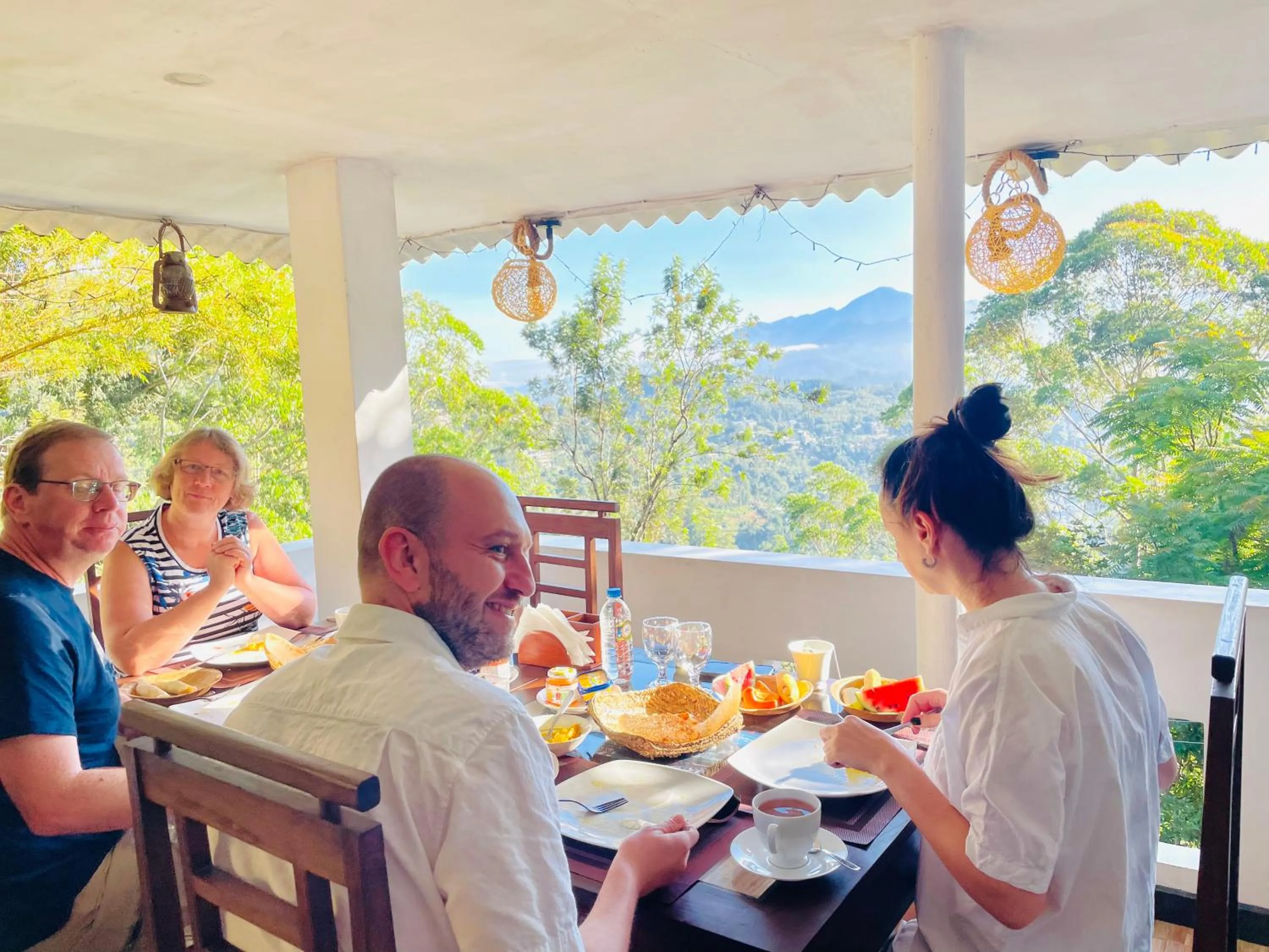 Restaurant/places to eat in Pleasant View Ella