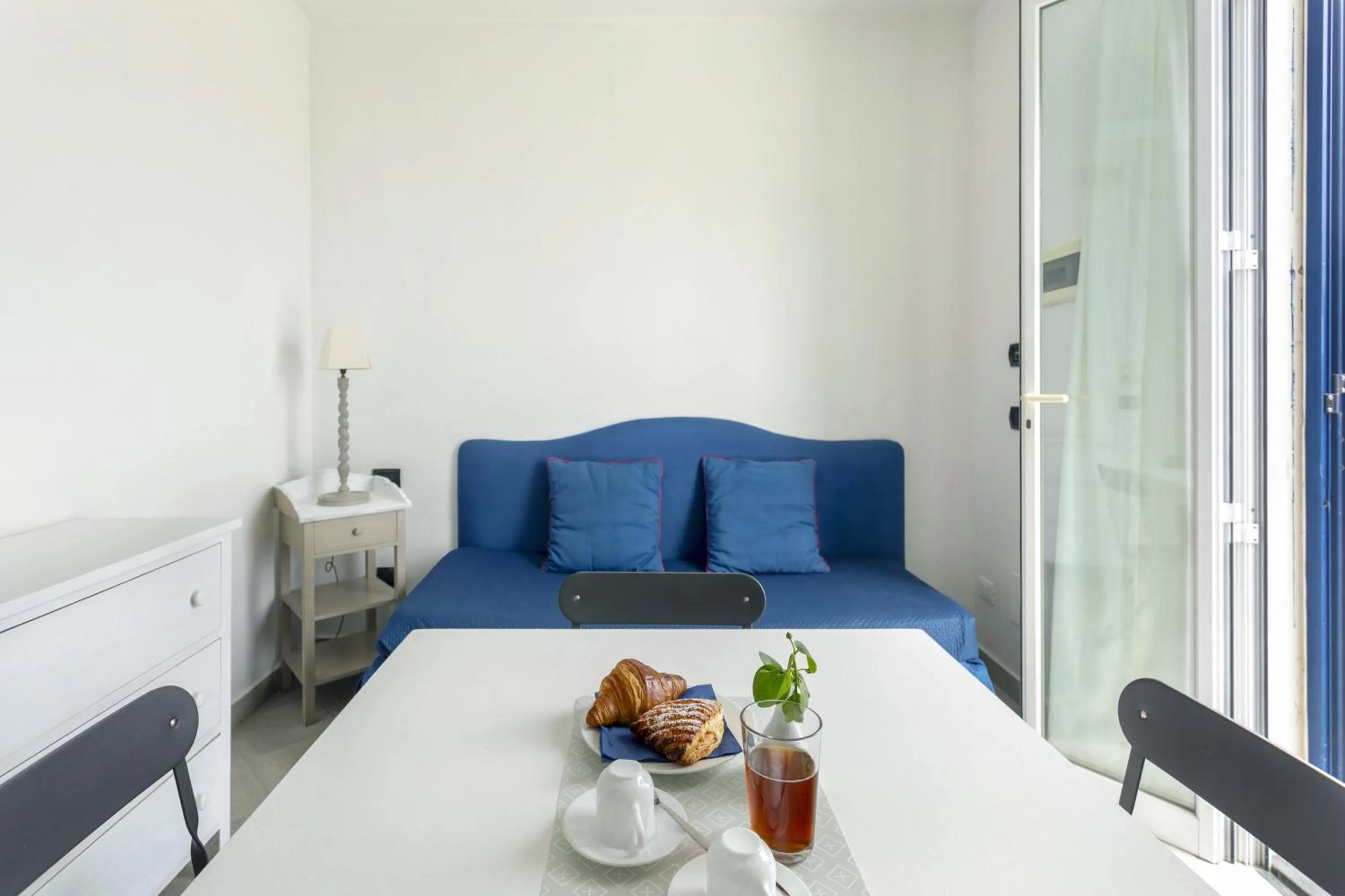 Living room, Bed in Residence Stella Marina