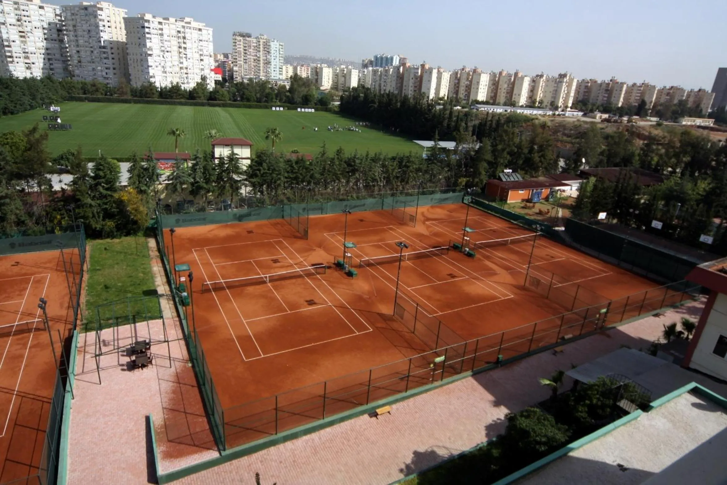 Tennis court in Nashira City Resort Hotel