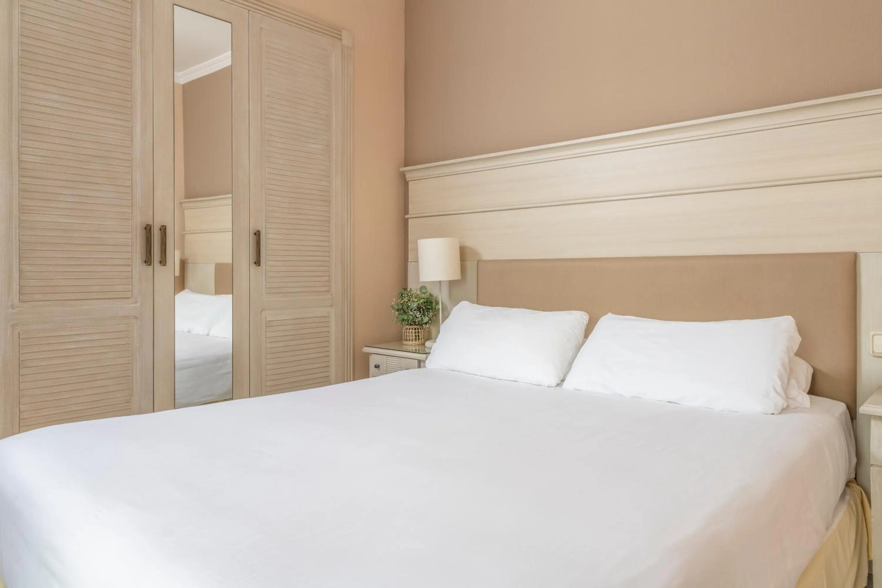 Bedroom, Bed in Iberostar Waves Málaga Playa