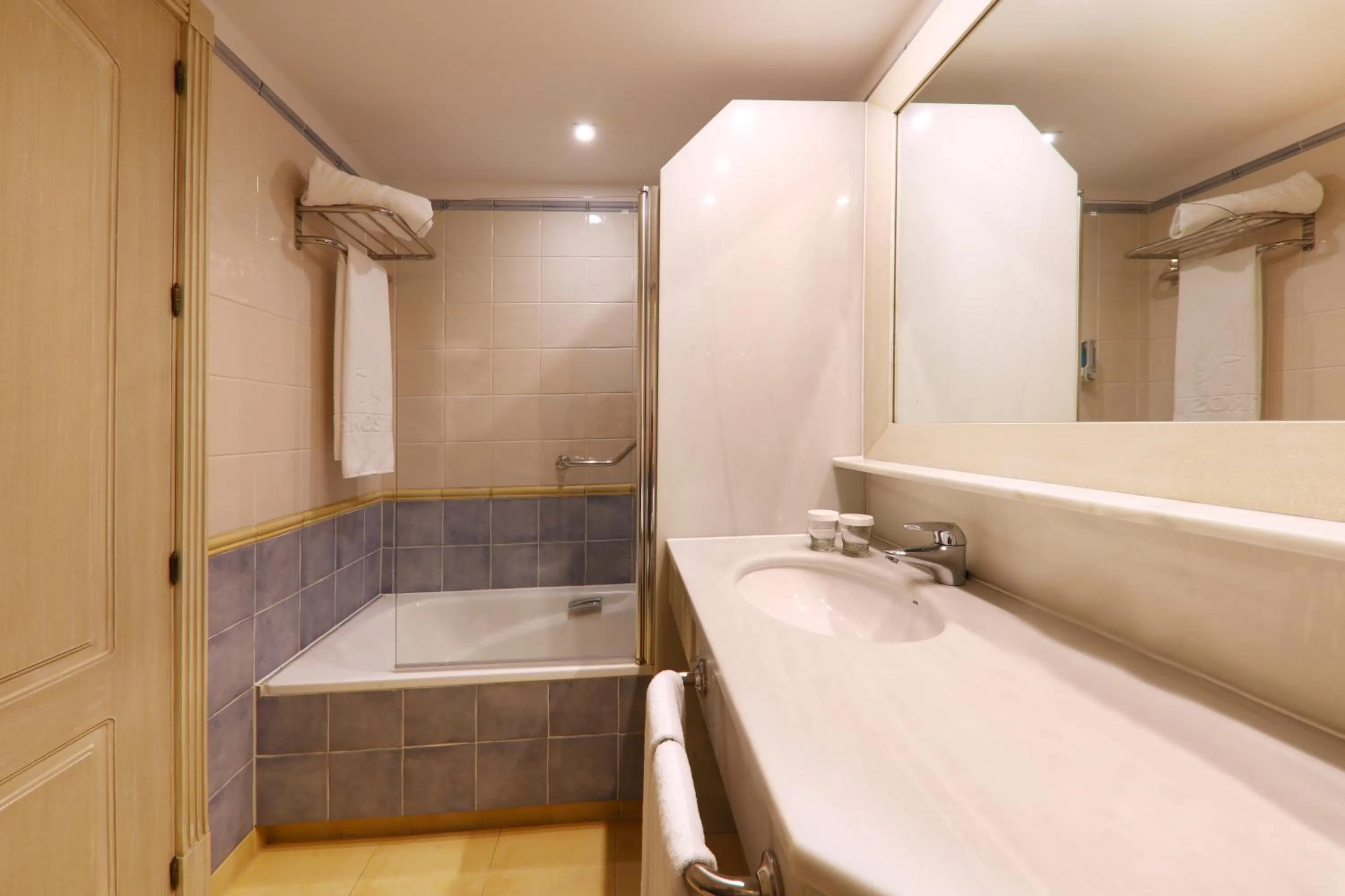 Bathroom in Iberostar Waves Málaga Playa