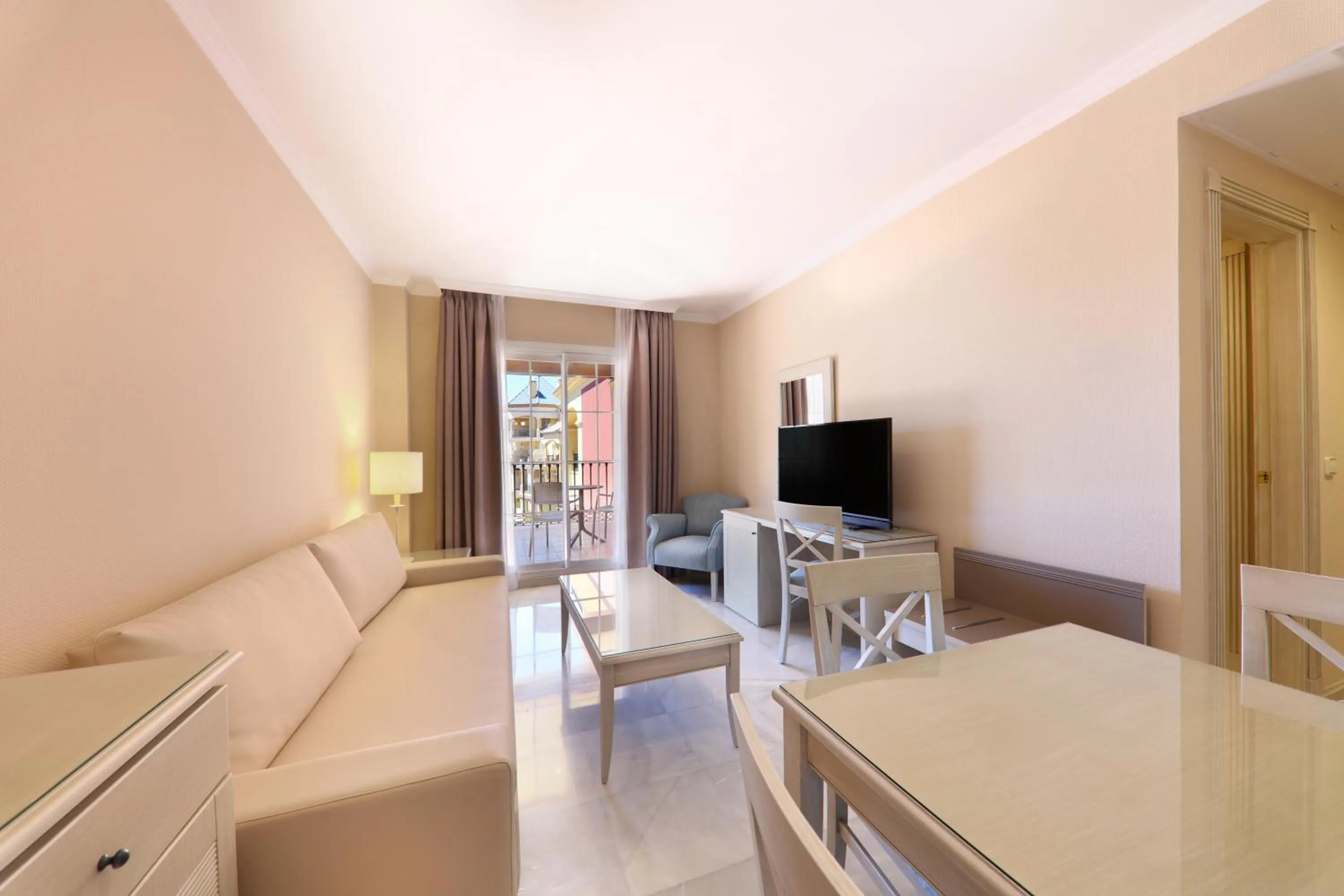 Dining area in Iberostar Waves Málaga Playa