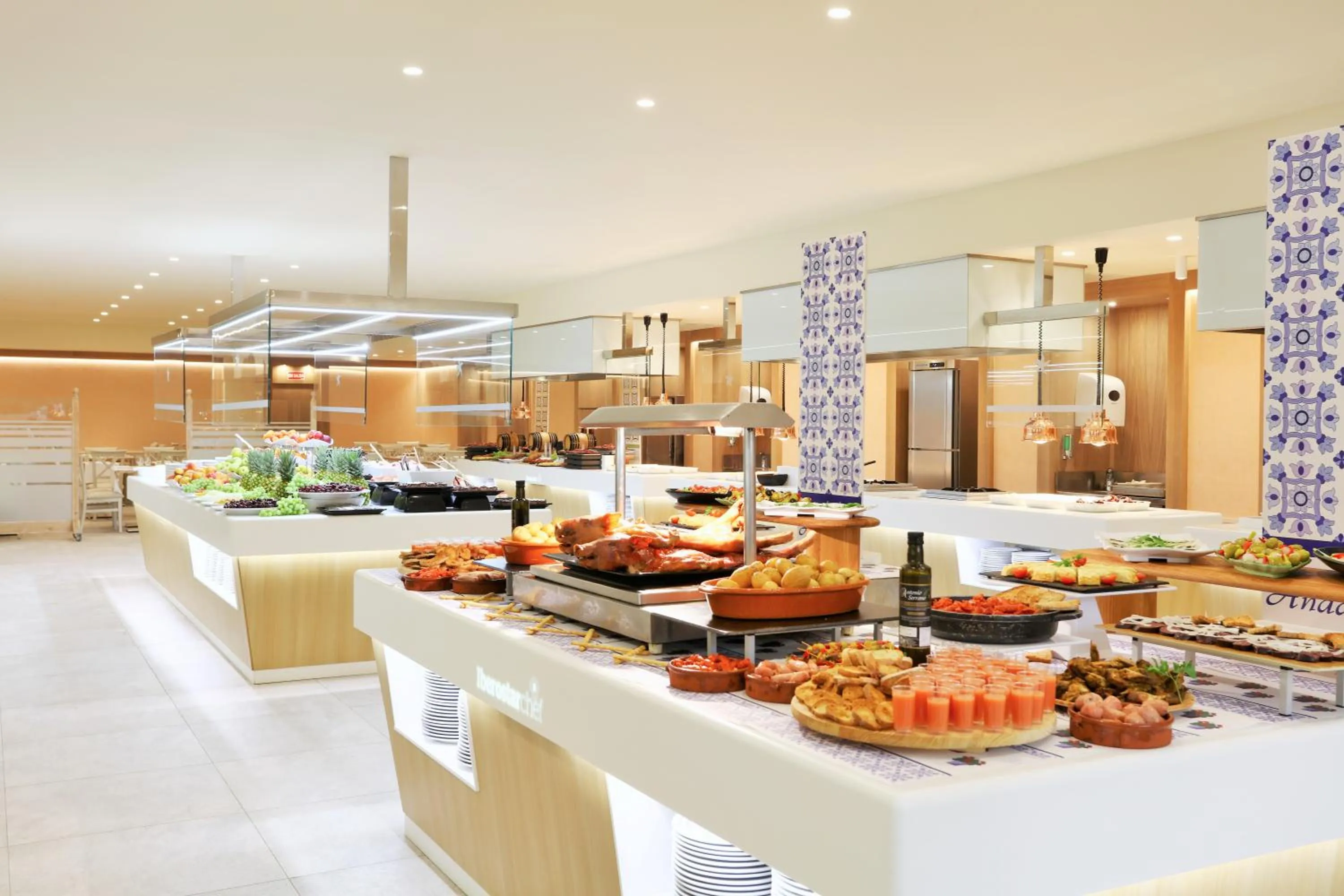 Restaurant/places to eat in Iberostar Waves Málaga Playa