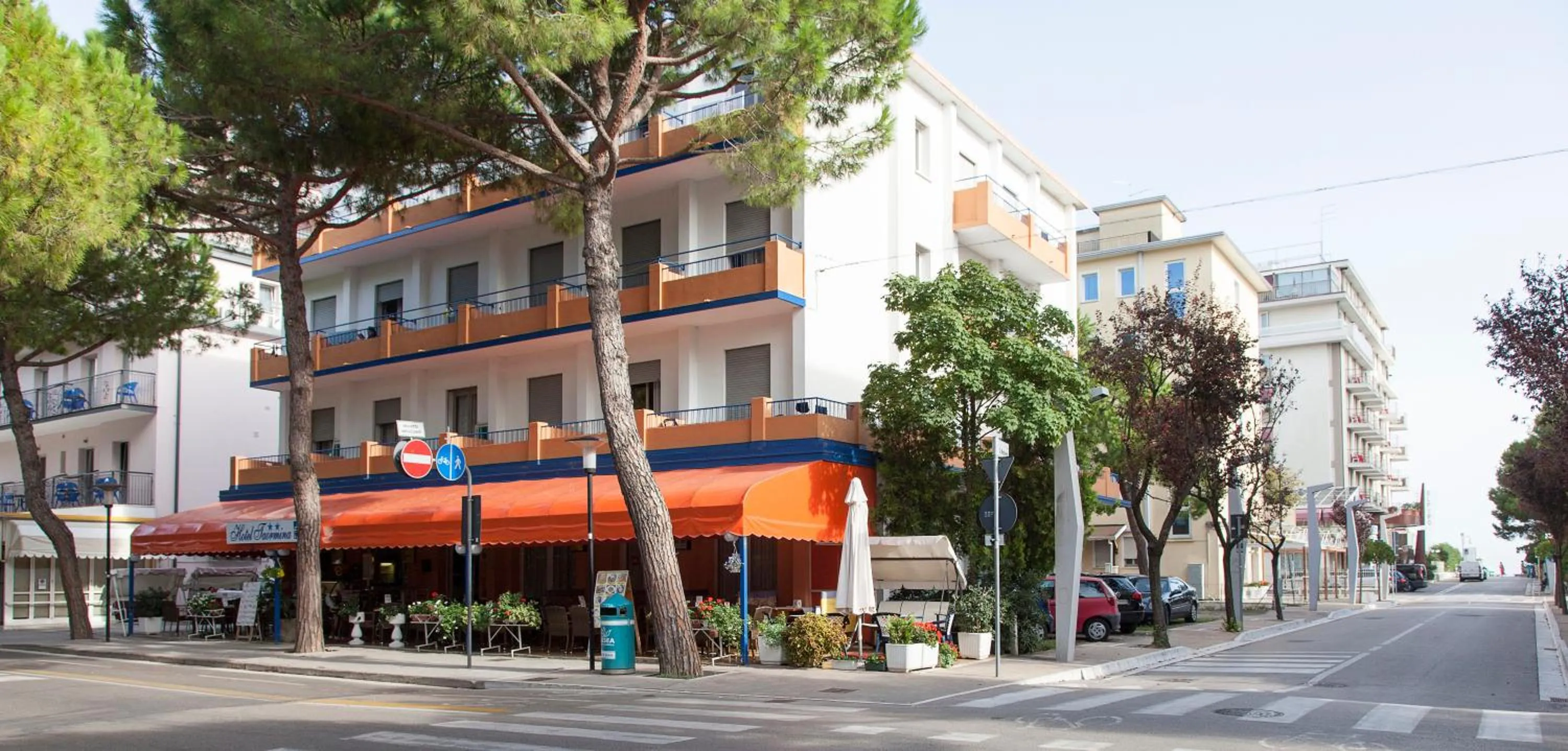 Facade/entrance in Hotel Taormina