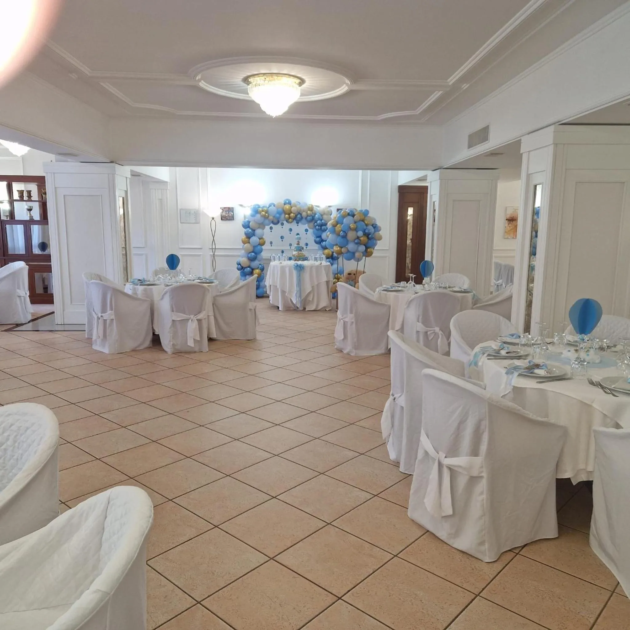 Restaurant/places to eat in Hotel Civita