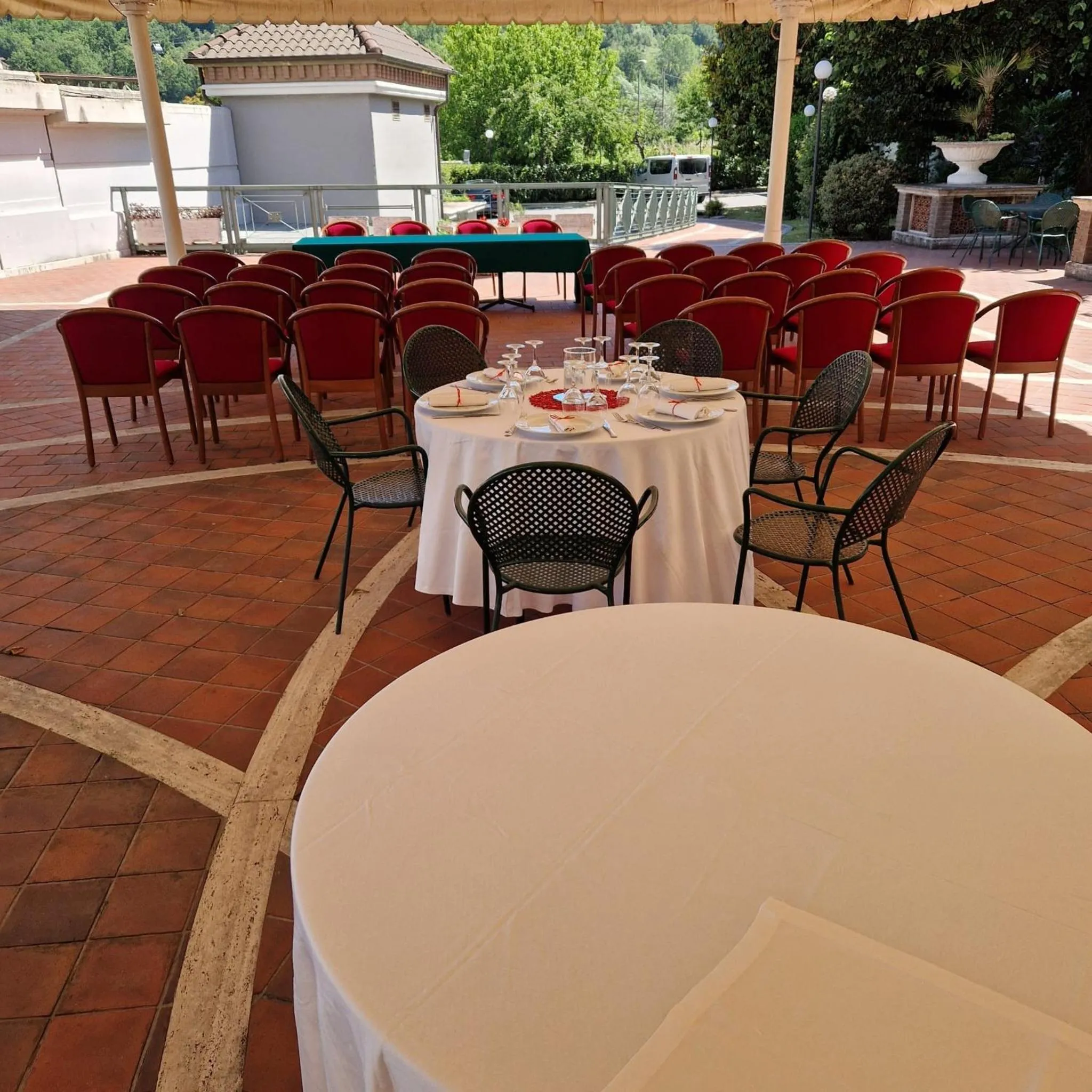 Restaurant/places to eat in Hotel Civita