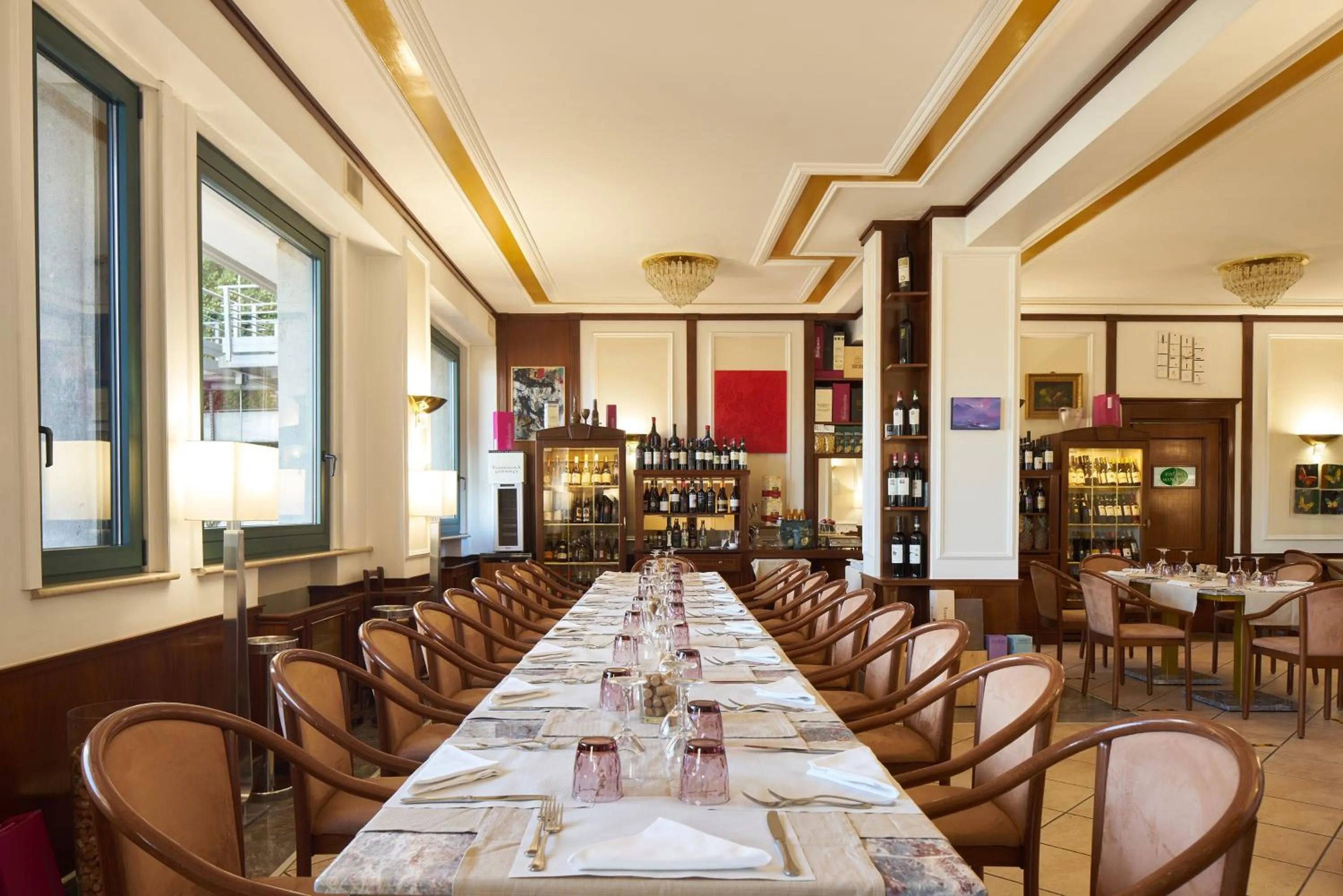 Restaurant/places to eat in Hotel Civita