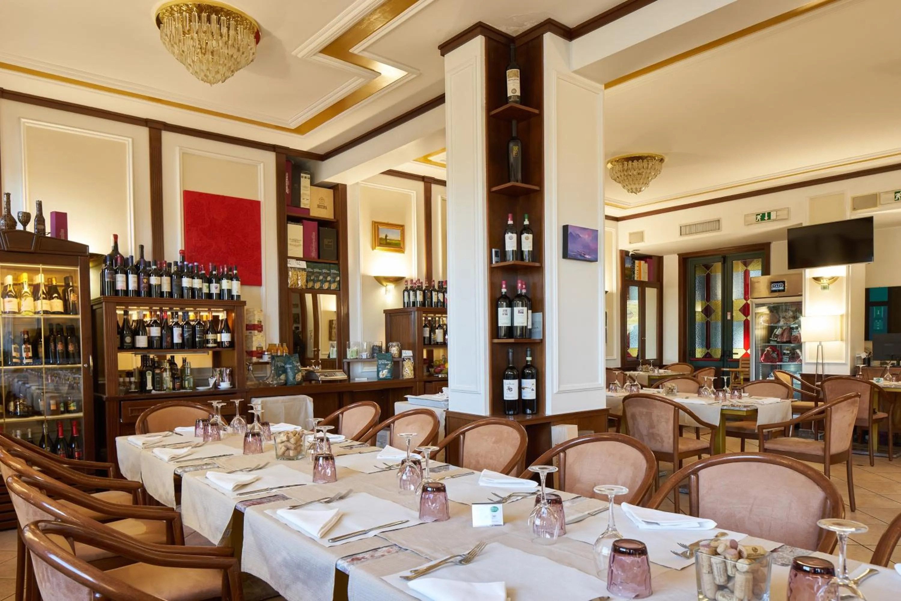 Restaurant/places to eat in Hotel Civita