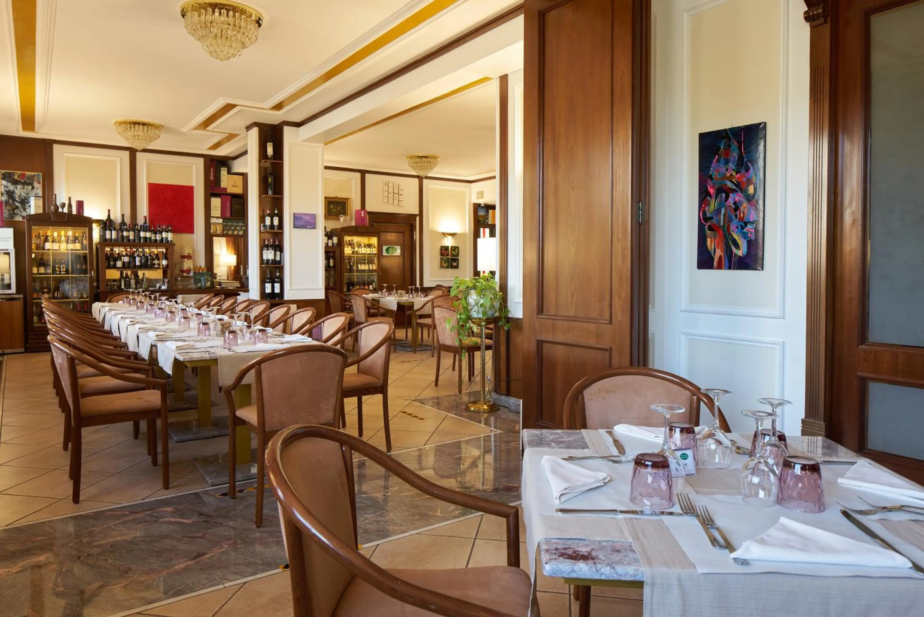 Restaurant/places to eat in Hotel Civita