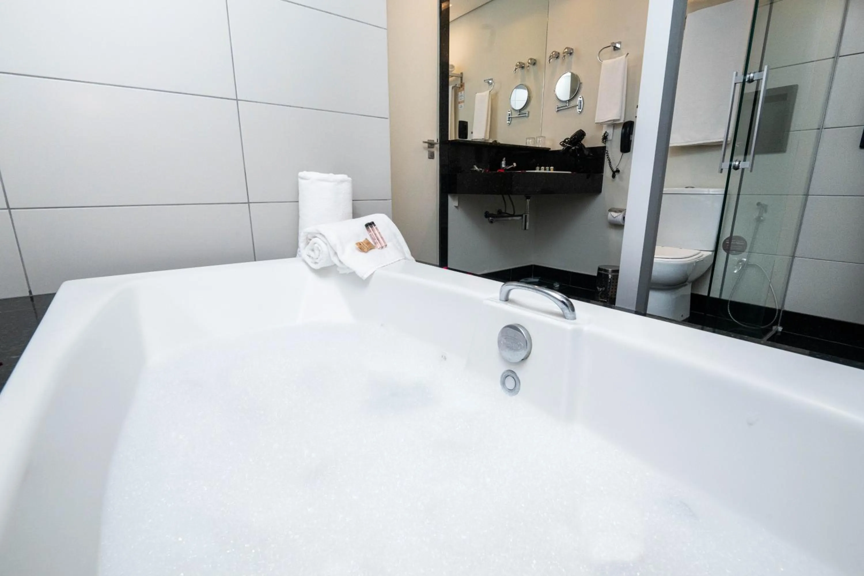 Hot Tub in Royal Collection Paulista