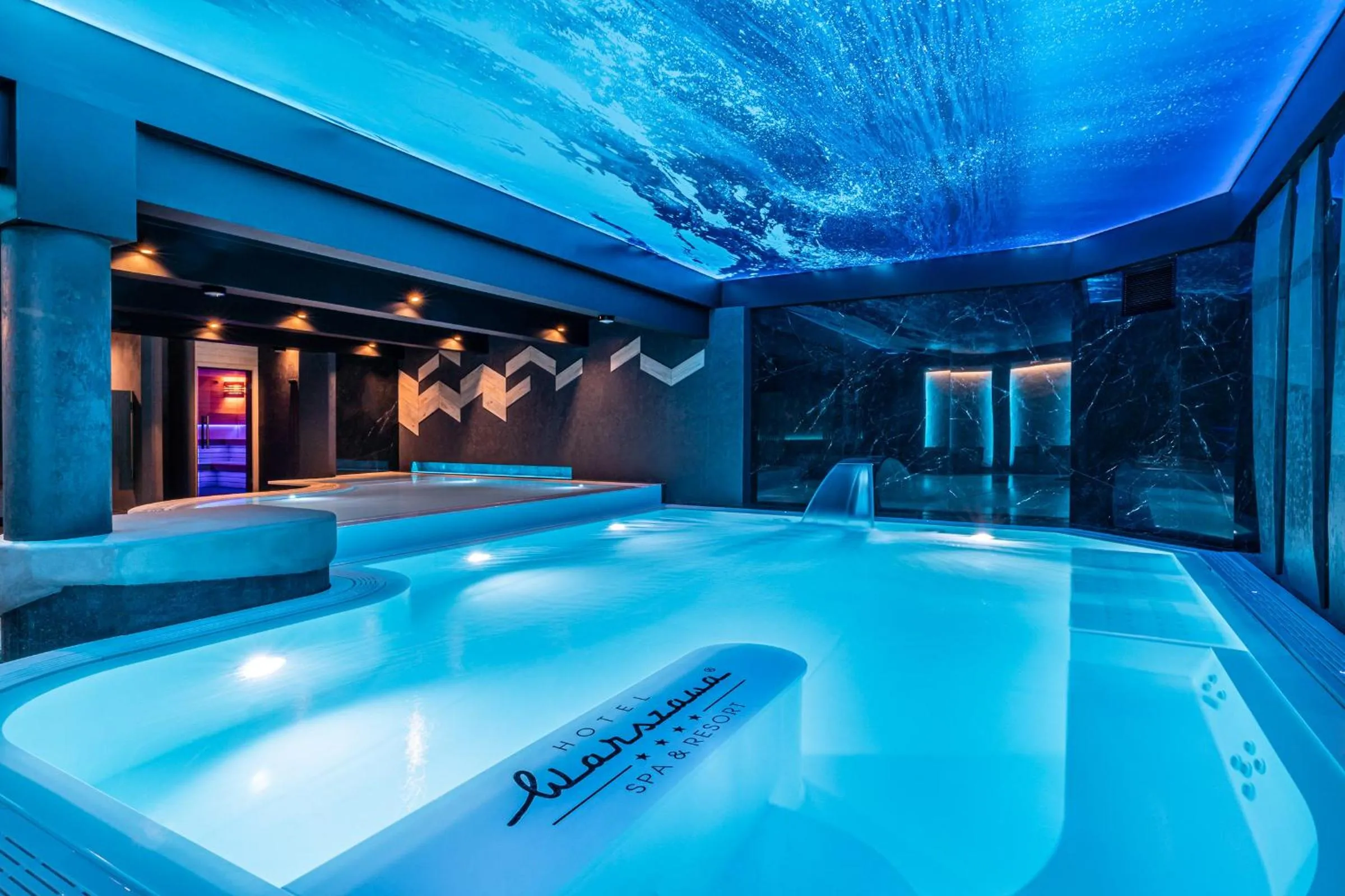 Swimming pool in Hotel Warszawa Spa & Resort