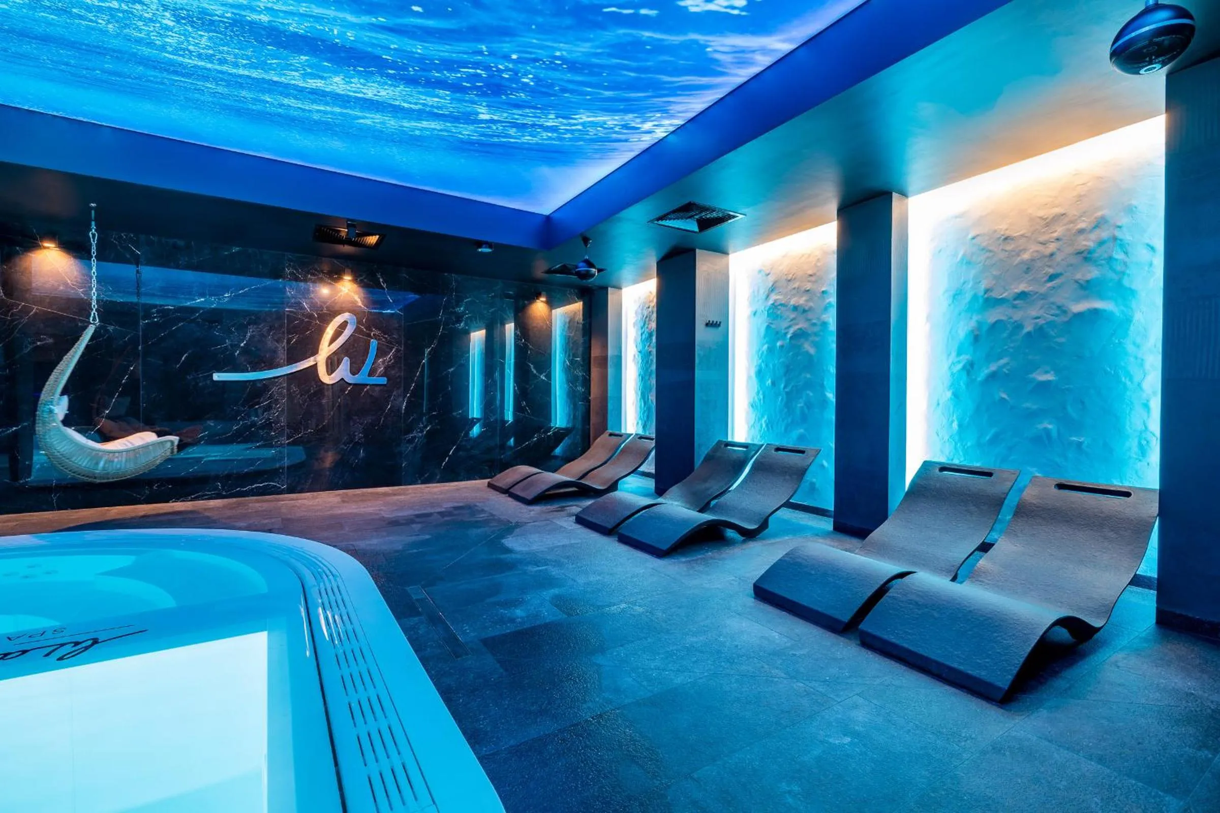 Swimming pool in Hotel Warszawa Spa & Resort