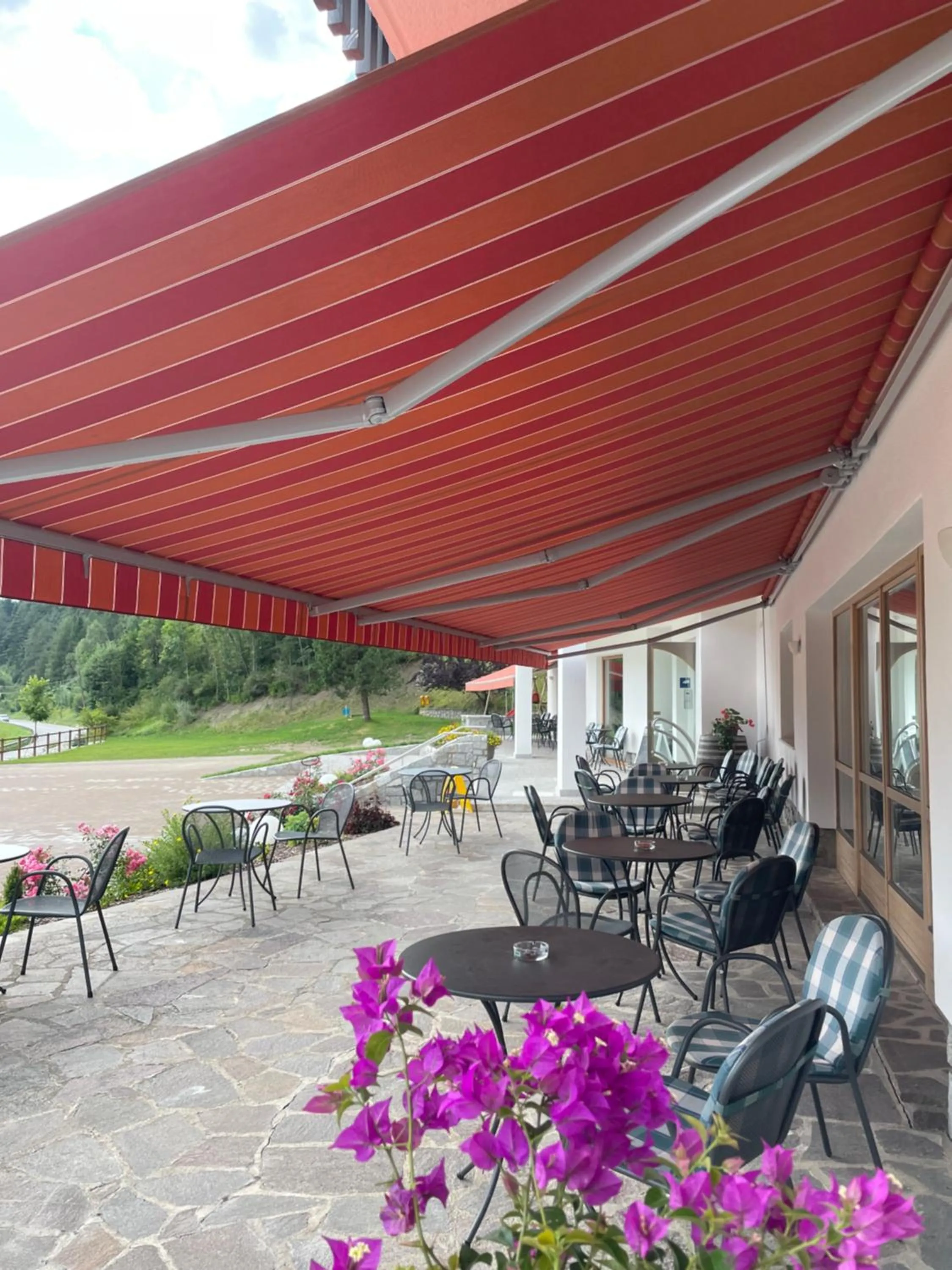 Patio in Hotel Larch