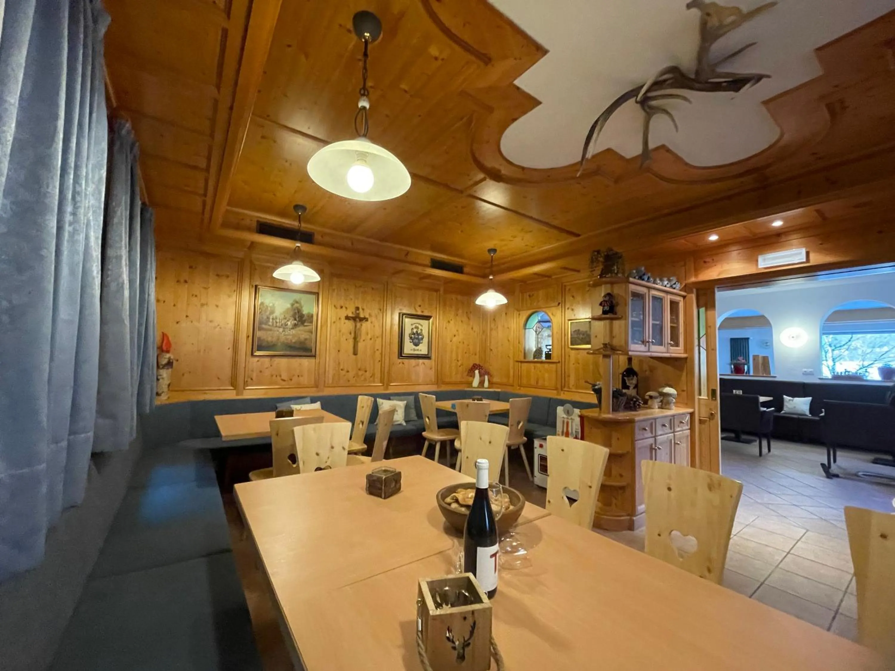 Seating area in Hotel Larch