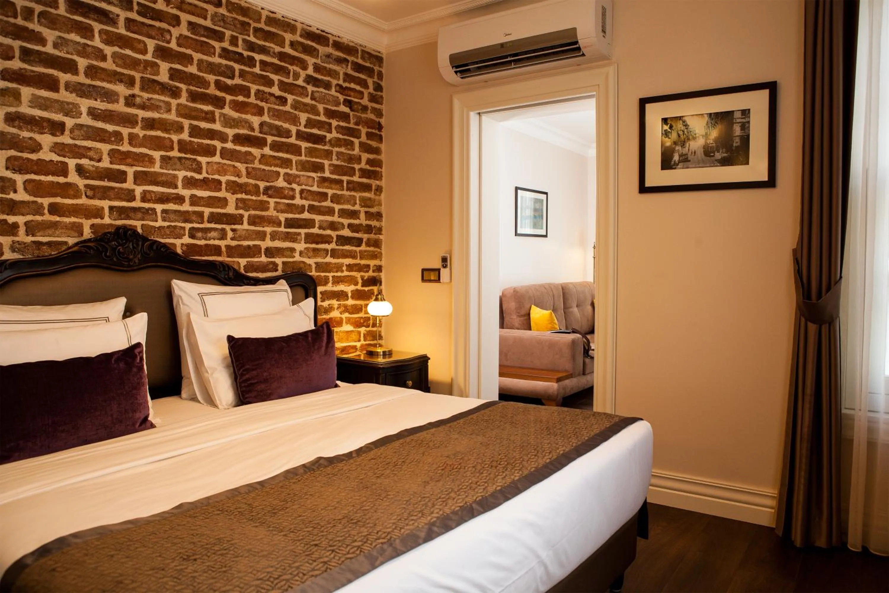 Bed in Meroddi Pera Flats