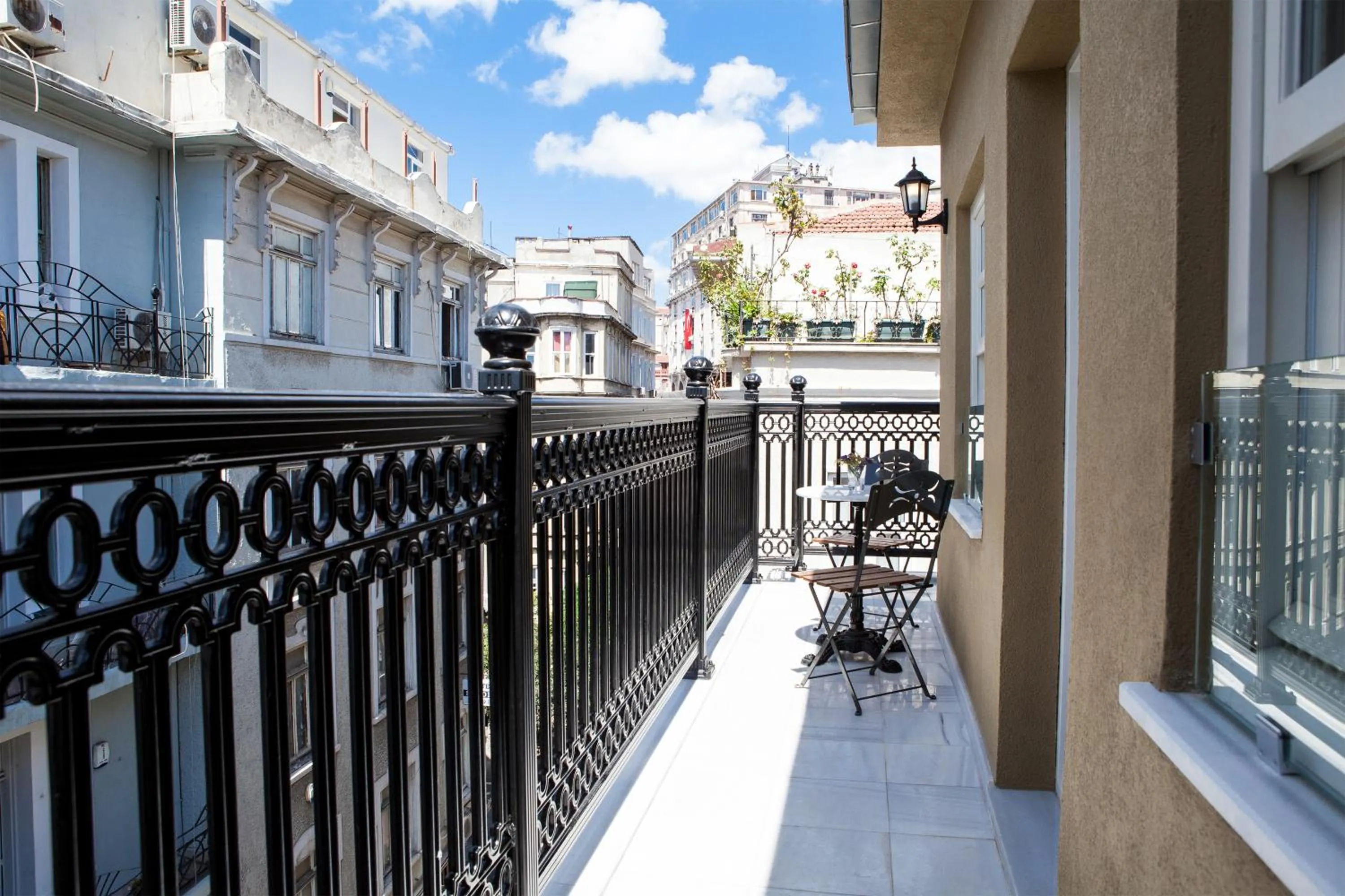 Day in Meroddi Pera Flats