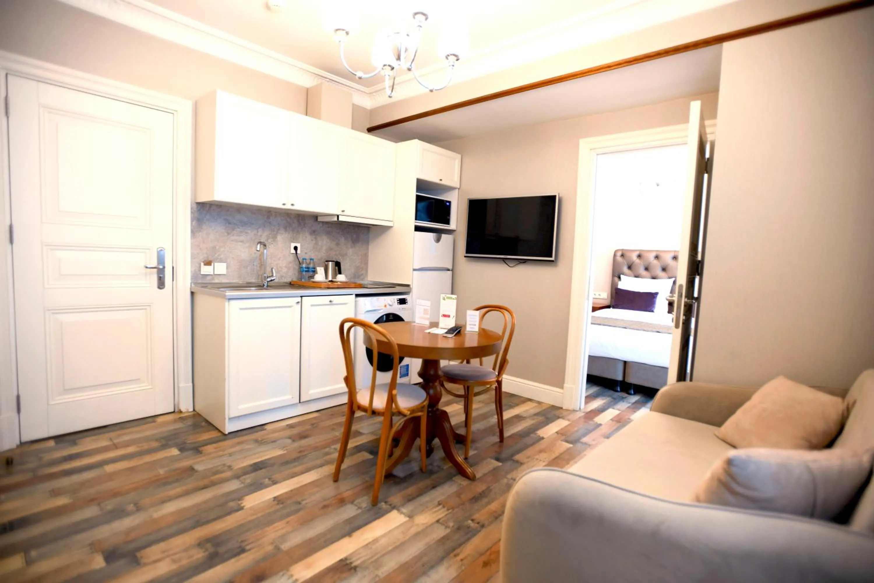 TV and multimedia in Meroddi Pera Flats